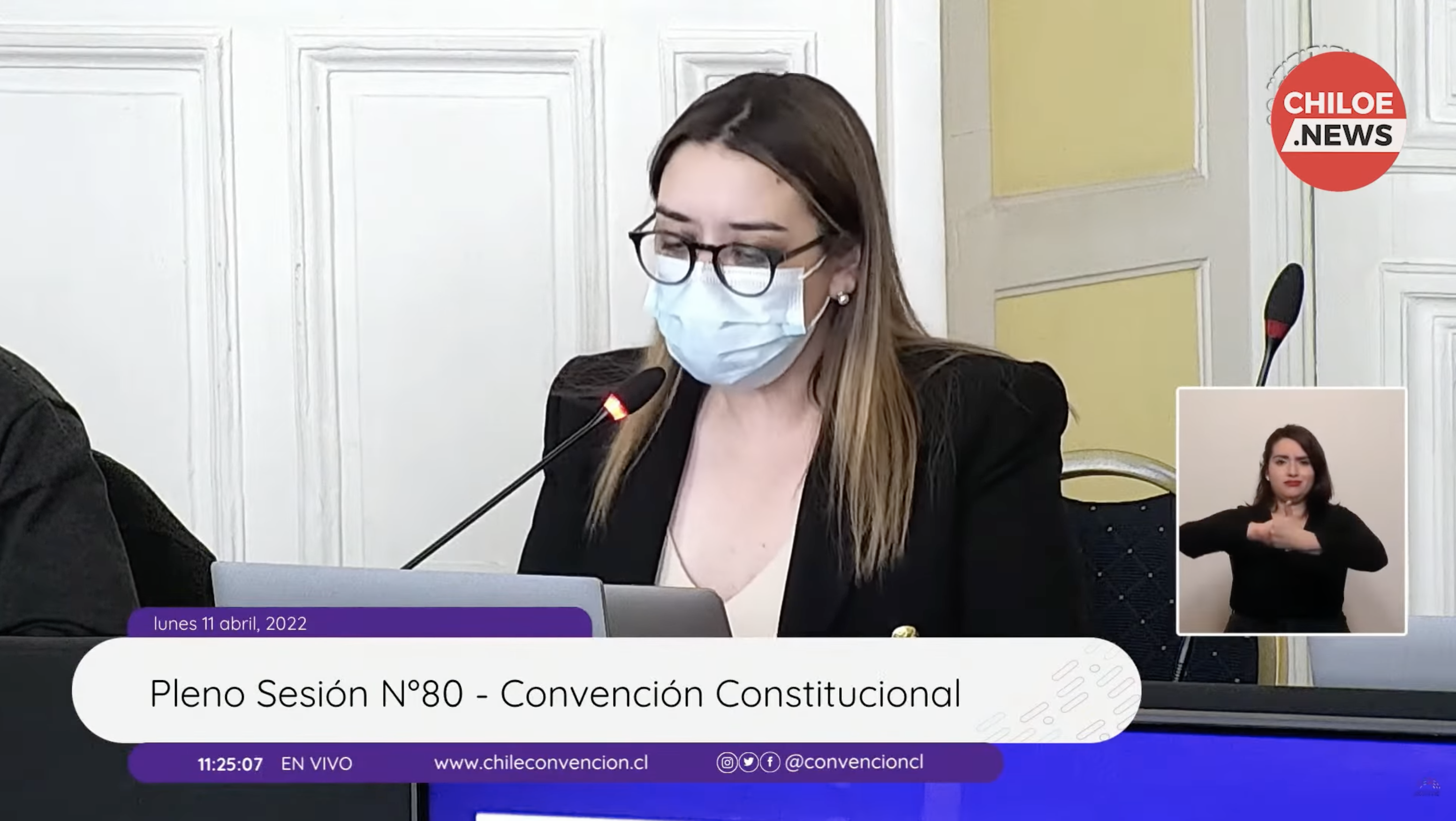 Lee más sobre el artículo KATERINE MONTEALEGRE INSULTA A ADRIANA AMPUERO EN PLENO DE CONVENCIÓN CONSTITUCIONAL￼