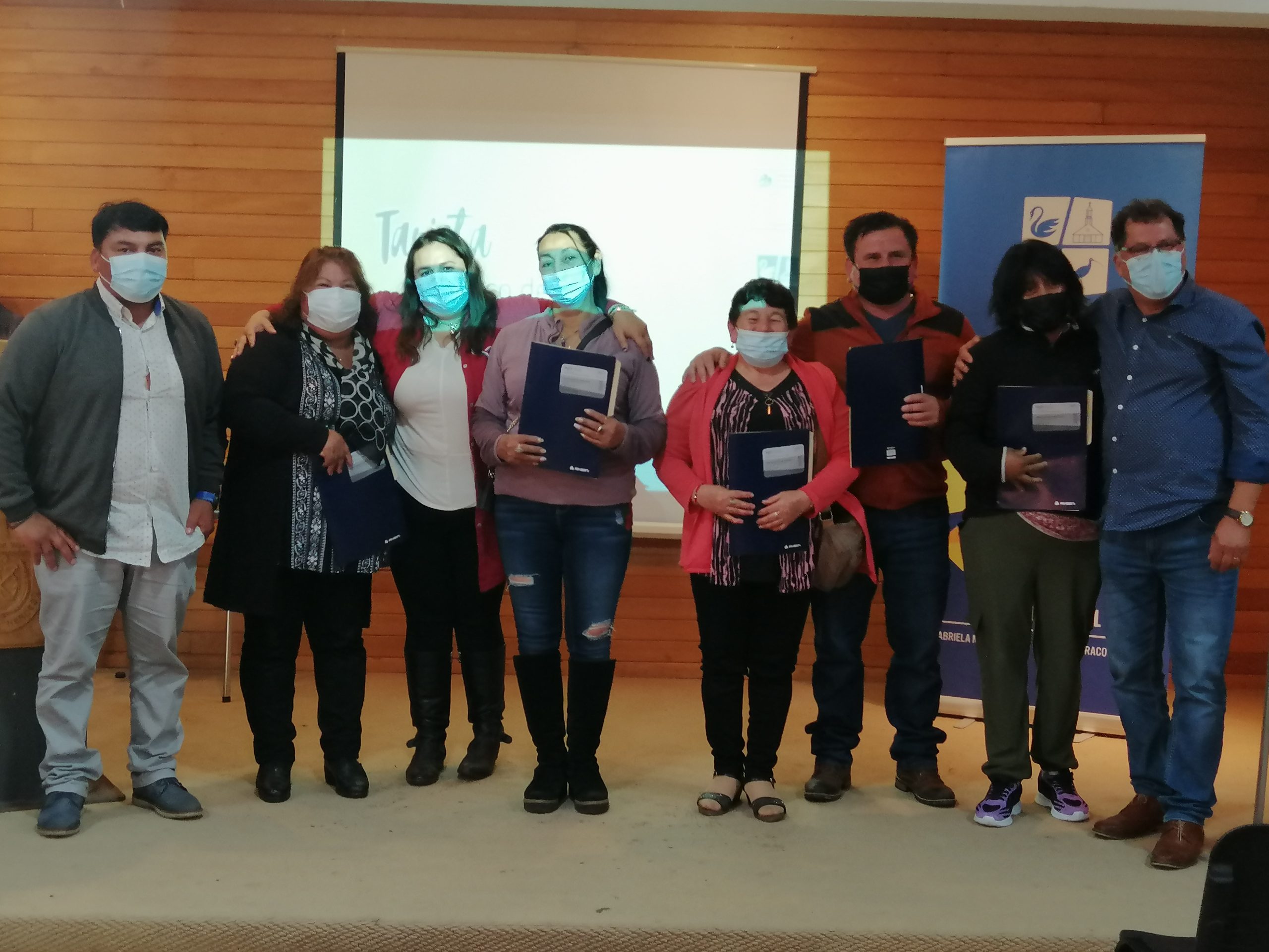 Lee más sobre el artículo Curaco De Vélez: 32 FAMILIAS SON BENEFICIADAS CON TARJETA BANCO DE MATERIALES