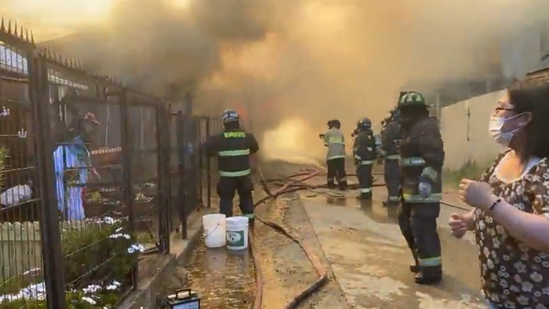 Lee más sobre el artículo EL INICIO DEL MEGAINCENDIO EN POBLACIÓN CAMILO HENRÍQUEZ  DE CASTRO