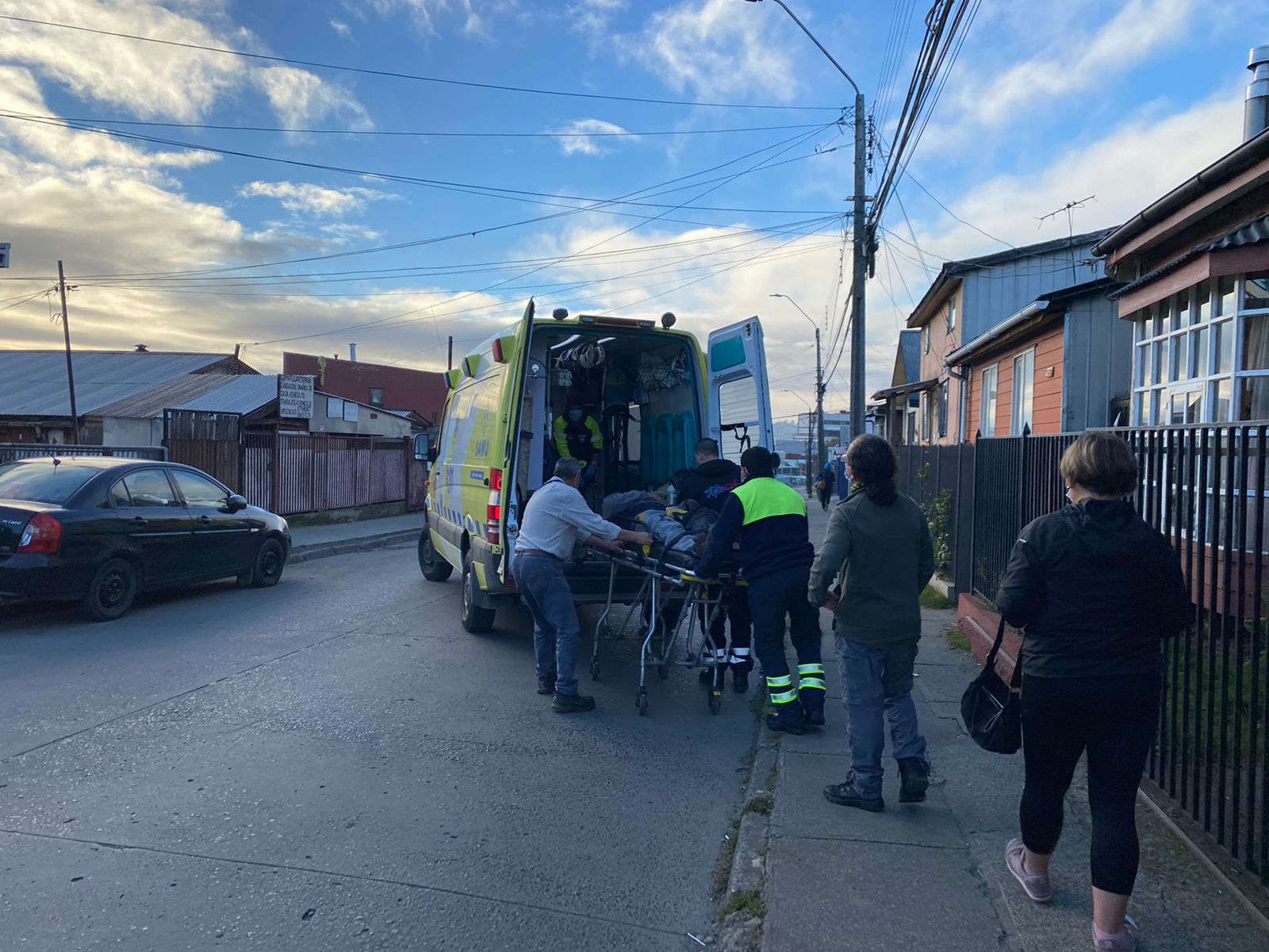 Lee más sobre el artículo Vehículo tipo SUV colisiona con motociclista en calle Juan Sarrat de Castro.