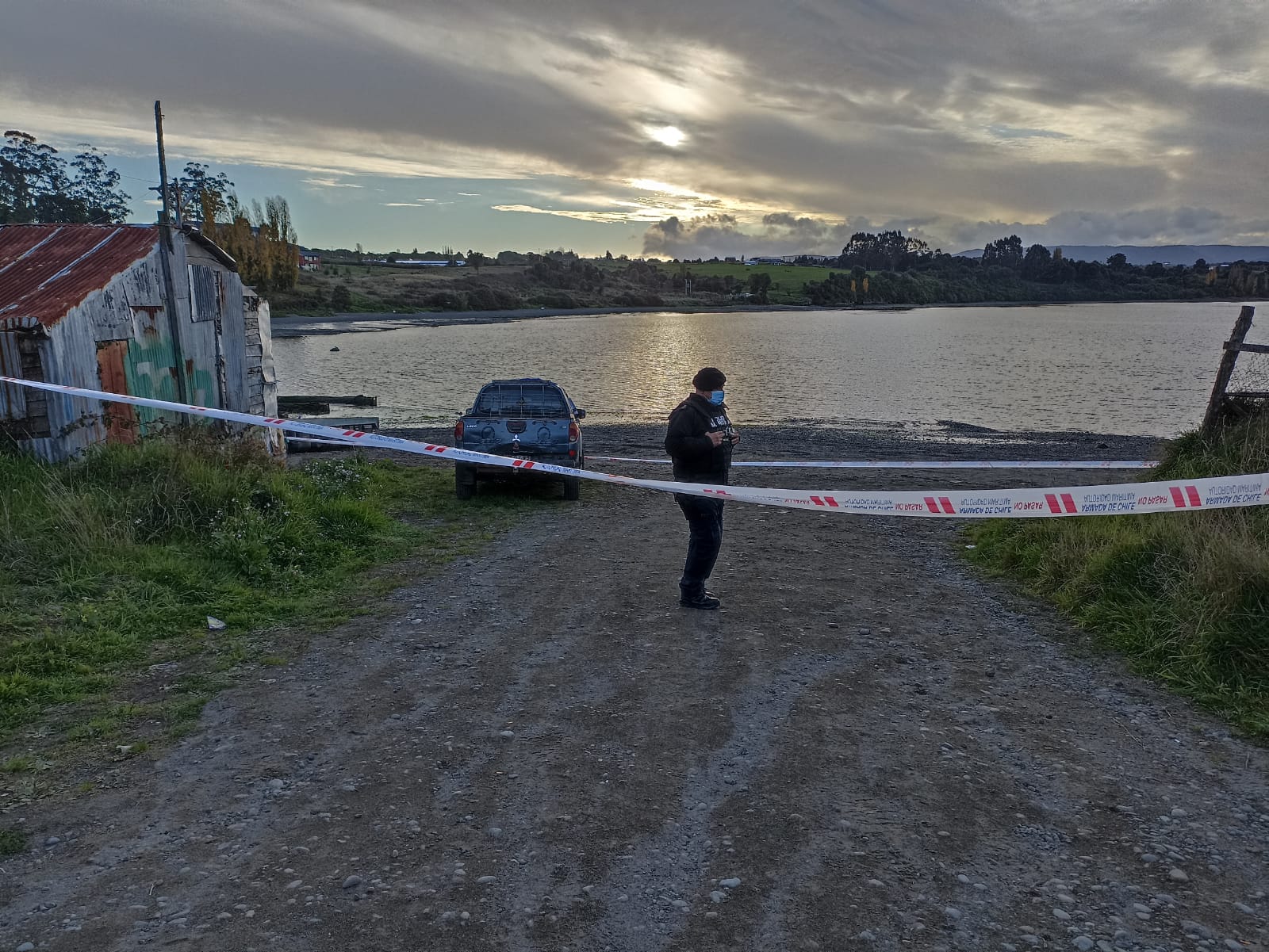 Lee más sobre el artículo AHORA: Hallan cuerpo sin vida al interior de una camioneta en sector Huitauque comuna de Chonchi.