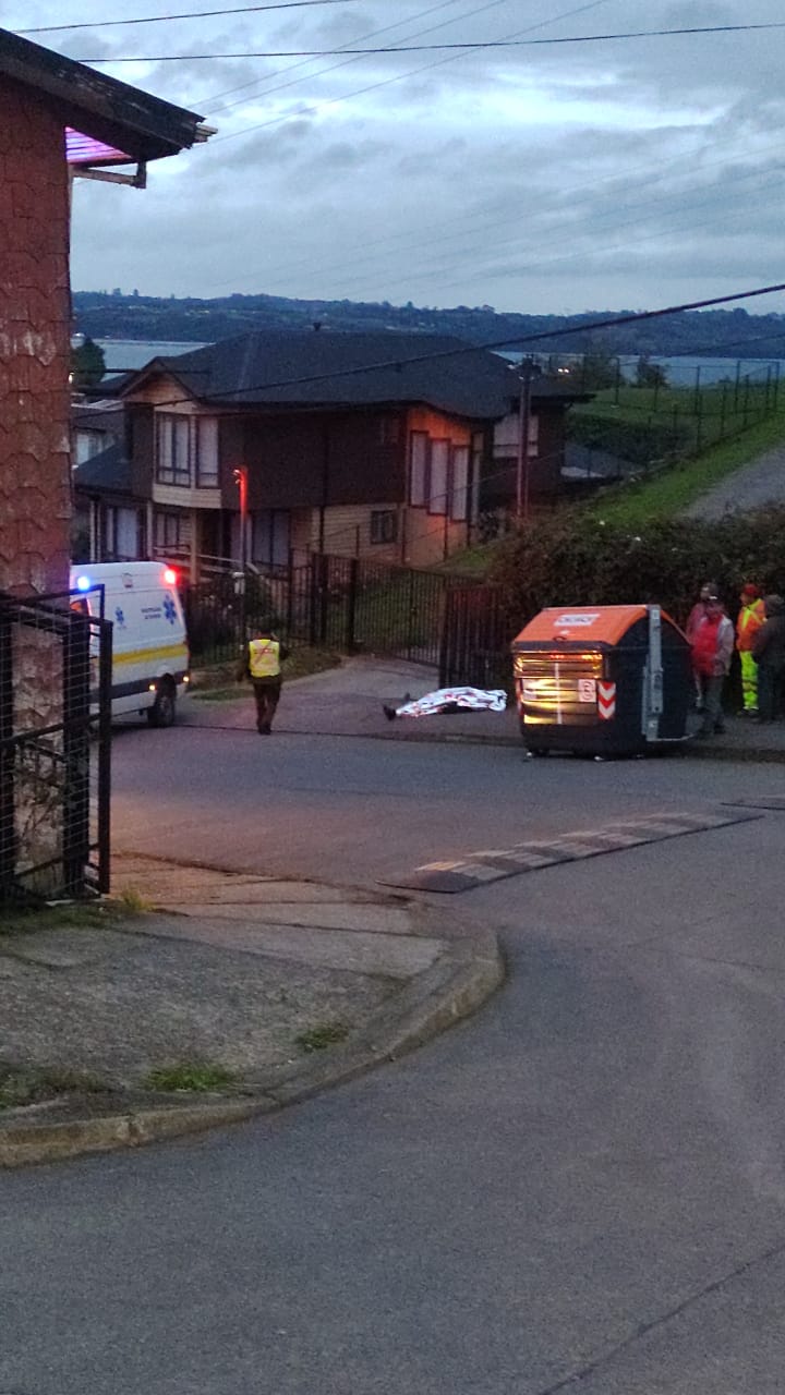 Lee más sobre el artículo Transeúnte fallece en plena vía pública de sector céntrico de Chonchi.