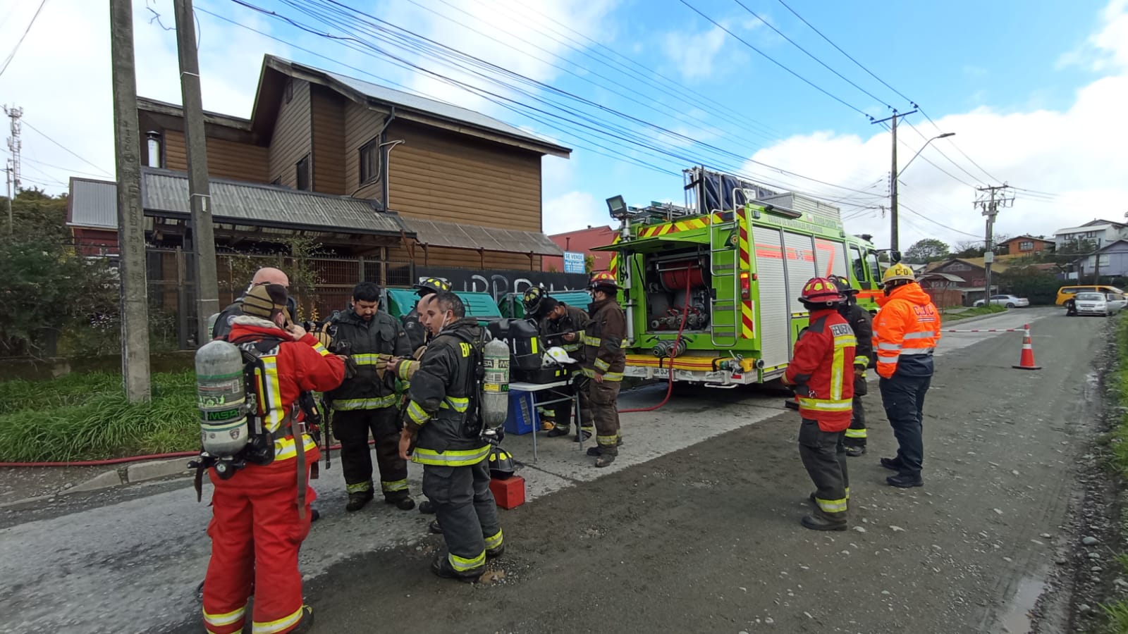 Lee más sobre el artículo #Castro: FUGA DE GAS EN CALLE GALVARINO RIVEROS NORTE  PROVOCÓ LA EVACUACIÓN DE VECINOS DEL SECTOR.
