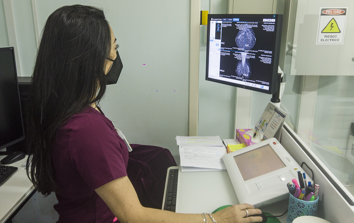 Lee más sobre el artículo QUELLÓN CUENTA CON MODERNO MAMÓGRAFO QUE UTILIZA DOSIS BAJAS DE RAYOS X PARA DETECTAR EL CÁNCER EN FORMA TEMPRANA