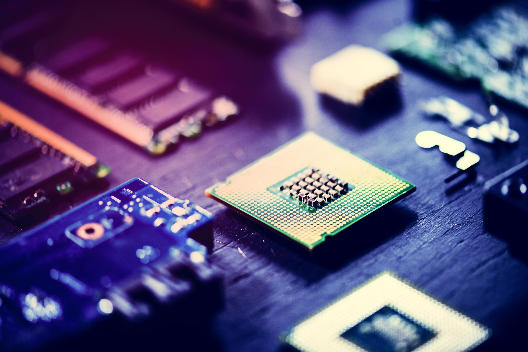 Lee más sobre el artículo CAMBIO DE ÉPOCA: CIENTÍFICOS AFIRMAN HABER DESARROLLADO NUEVA TECNOLOGÍA QUE HARÁ COMPUTADORES 400 VECES MÁS RÁPIDOS.