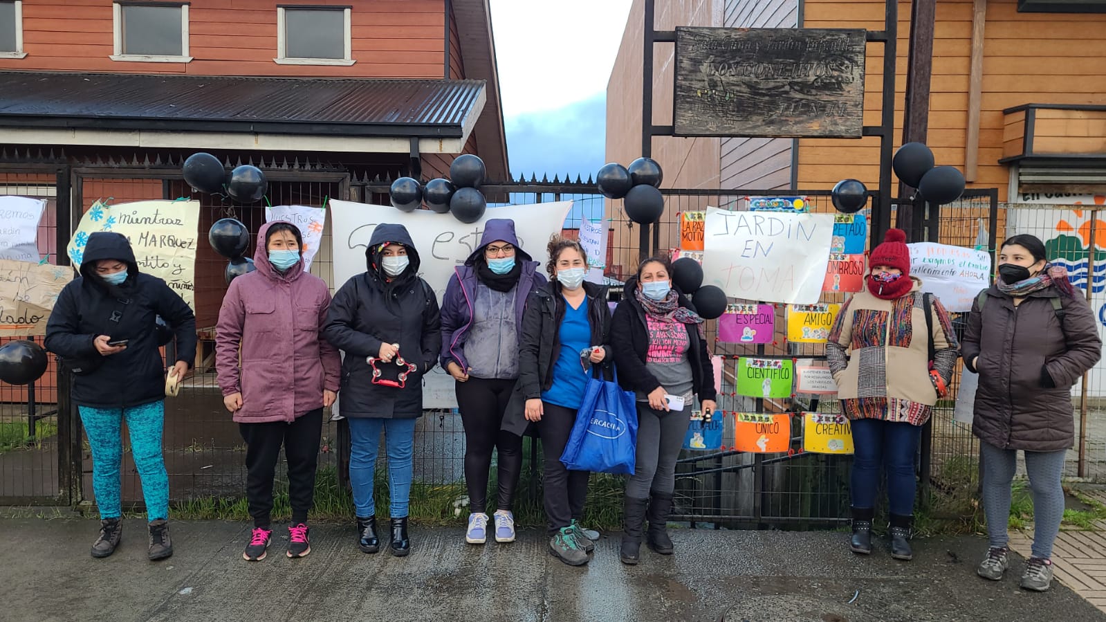 Lee más sobre el artículo APODERADOS SE TOMAN JARDÍN INFANTIL «LOS CONEJITOS» DEBIDO A LAS MALAS CONDICIONES DE INFRAESTRUCTURA DEL RECINTO UBICADO EN CASTRO ALTO.