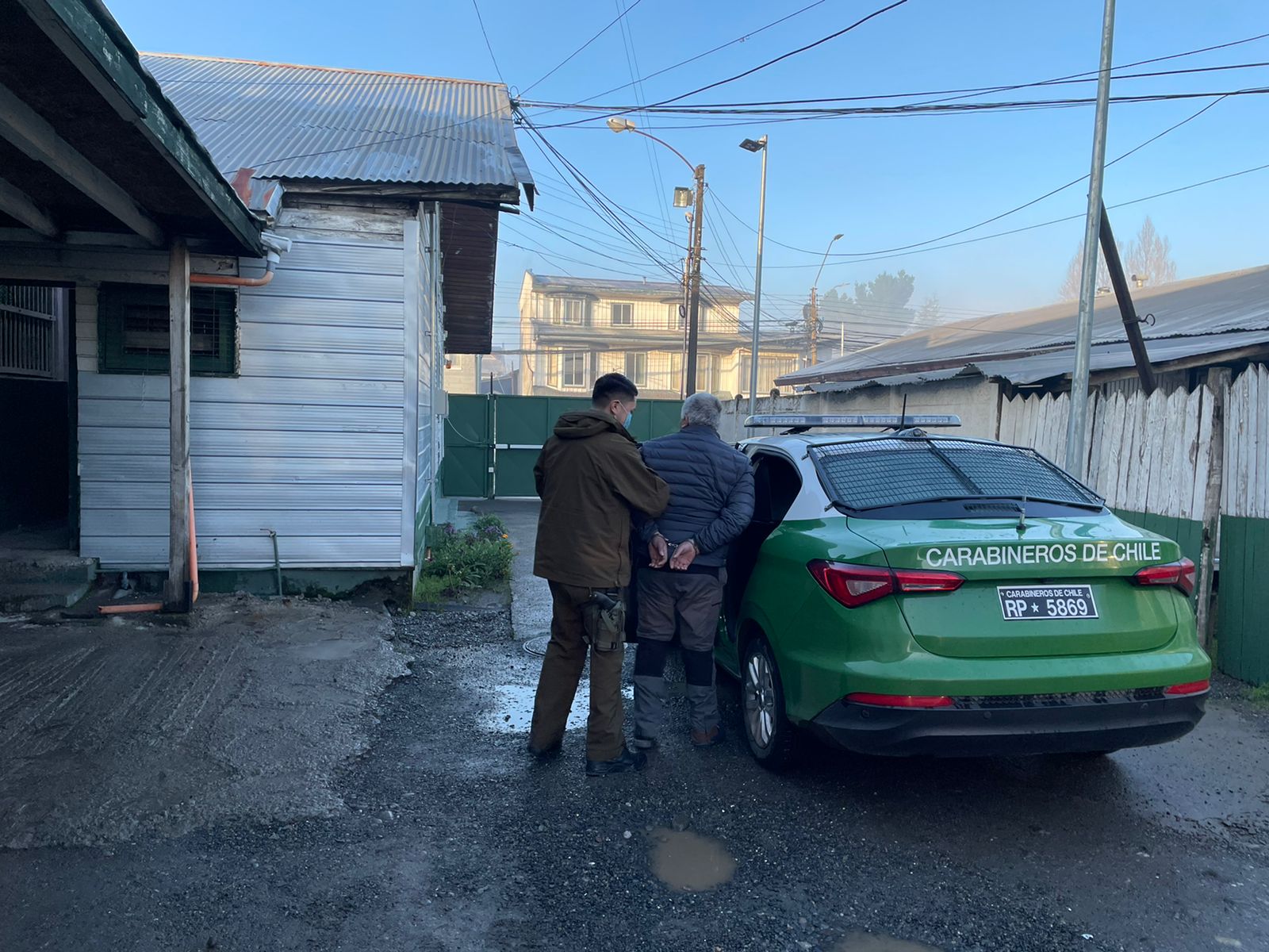 Lee más sobre el artículo SUJETO AMENAZÓ A SU CÓNYUGE E HIJO CON UN CUCHILLO Y UN ARMA DE FUEGO
