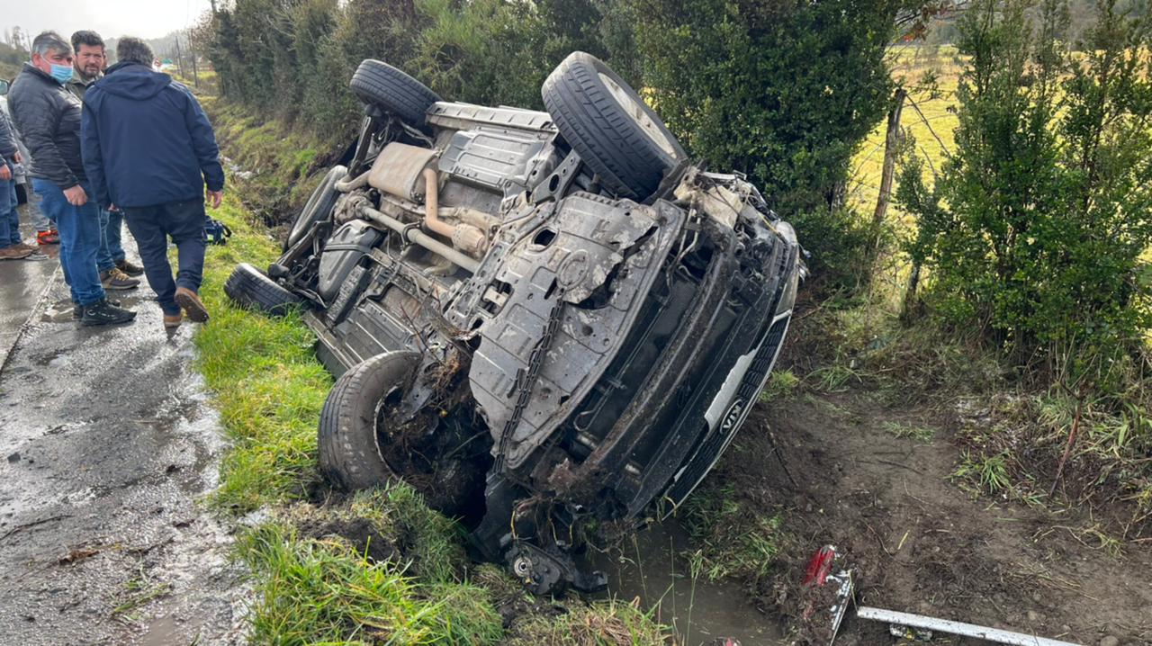 Lee más sobre el artículo VEHÍCULO TIPO SUV, VUELCA EN SECTOR CURANUÉ