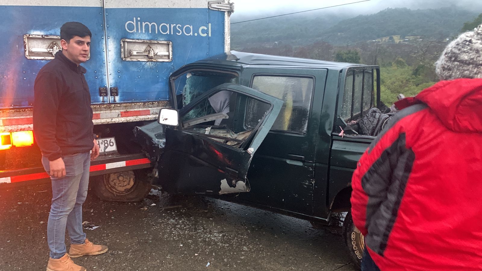 Lee más sobre el artículo DOS PERSONAS RESULTAN GRAVES TRAS COLISIÓN A ALTA ENERGÍA EN CHADMO CENTRAL EN QUELLÓN