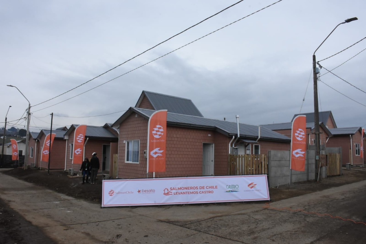 Lee más sobre el artículo <strong>Reconstrucción en Castro: se entregaron las primeras viviendas a 12 familias damnificadas</strong>