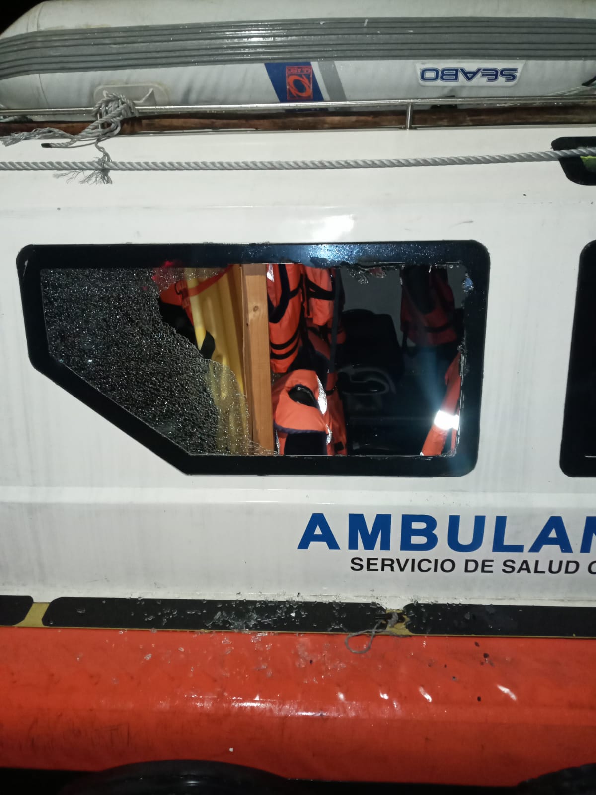 Lee más sobre el artículo EN LIBERTAD FUERON DEJADOS LOS MENORES DE EDAD QUE ROBARON Y DESTRUYERON PARTE DE LANCHA AMBULANCIA EN QUELLÓN