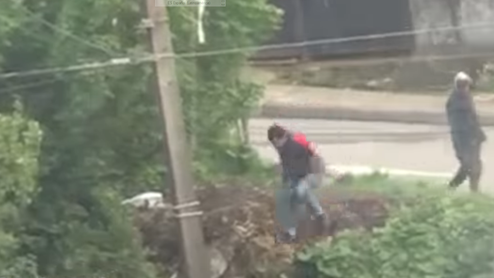 Lee más sobre el artículo Video captó la huida de uno de los sujetos: Carabineros logra atrapar a 3 delincuentes tras persecución de auto con encargo por robo en calle Pedro Montt de Castro