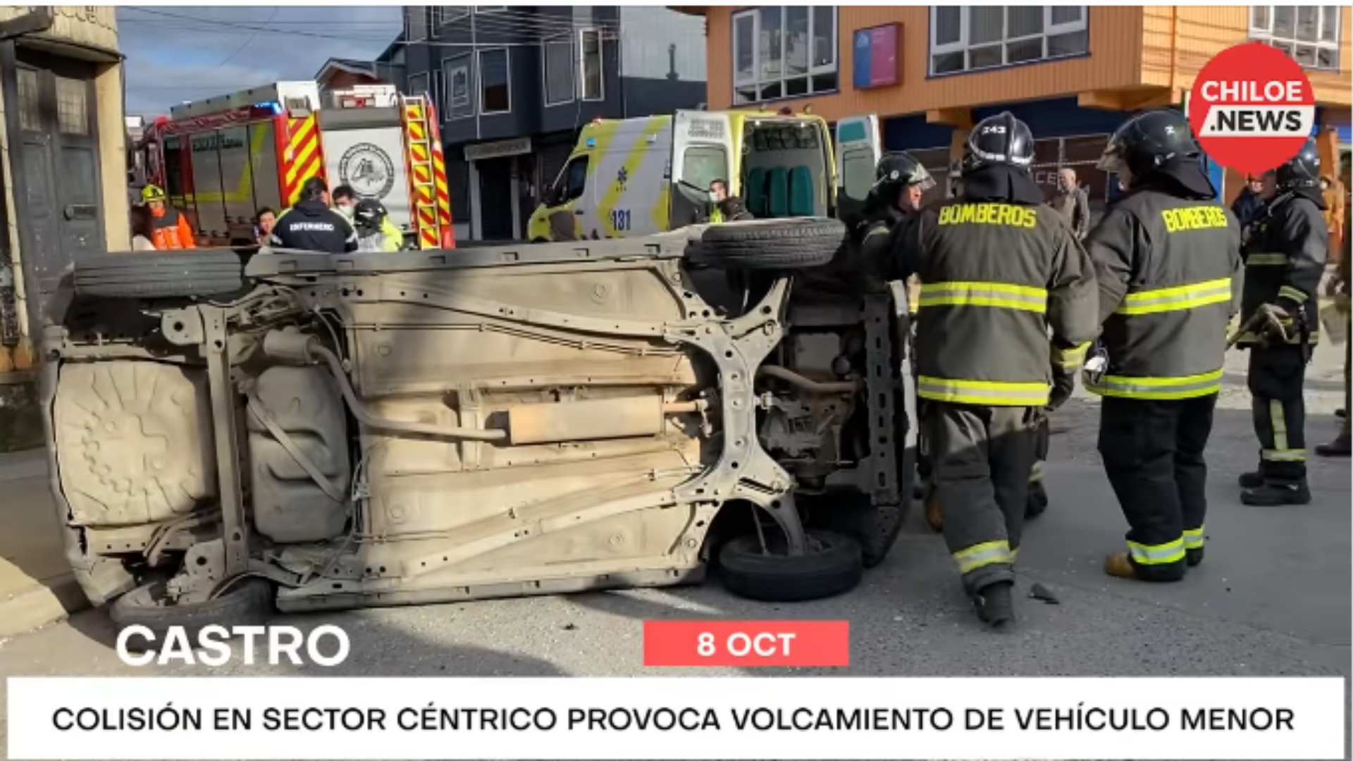 Lee más sobre el artículo Colisión en pleno centro de #Castro: Camioneta de gran envergadura impactó a auto Suzuki S-PRESSO provocando el volcamiento de este último.