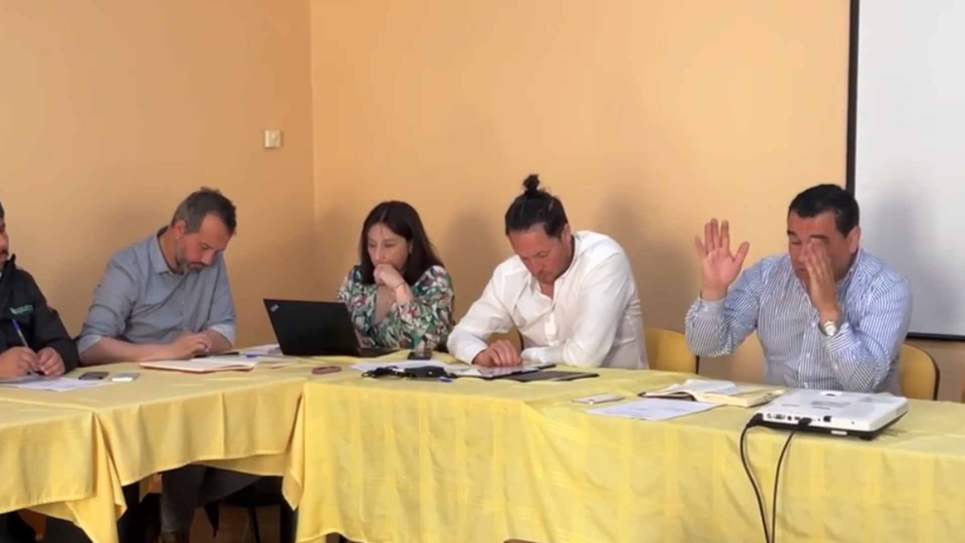 Lee más sobre el artículo Comisiones del Consejo Regional de Los Lagos sesionan simultáneamente en Quellón.