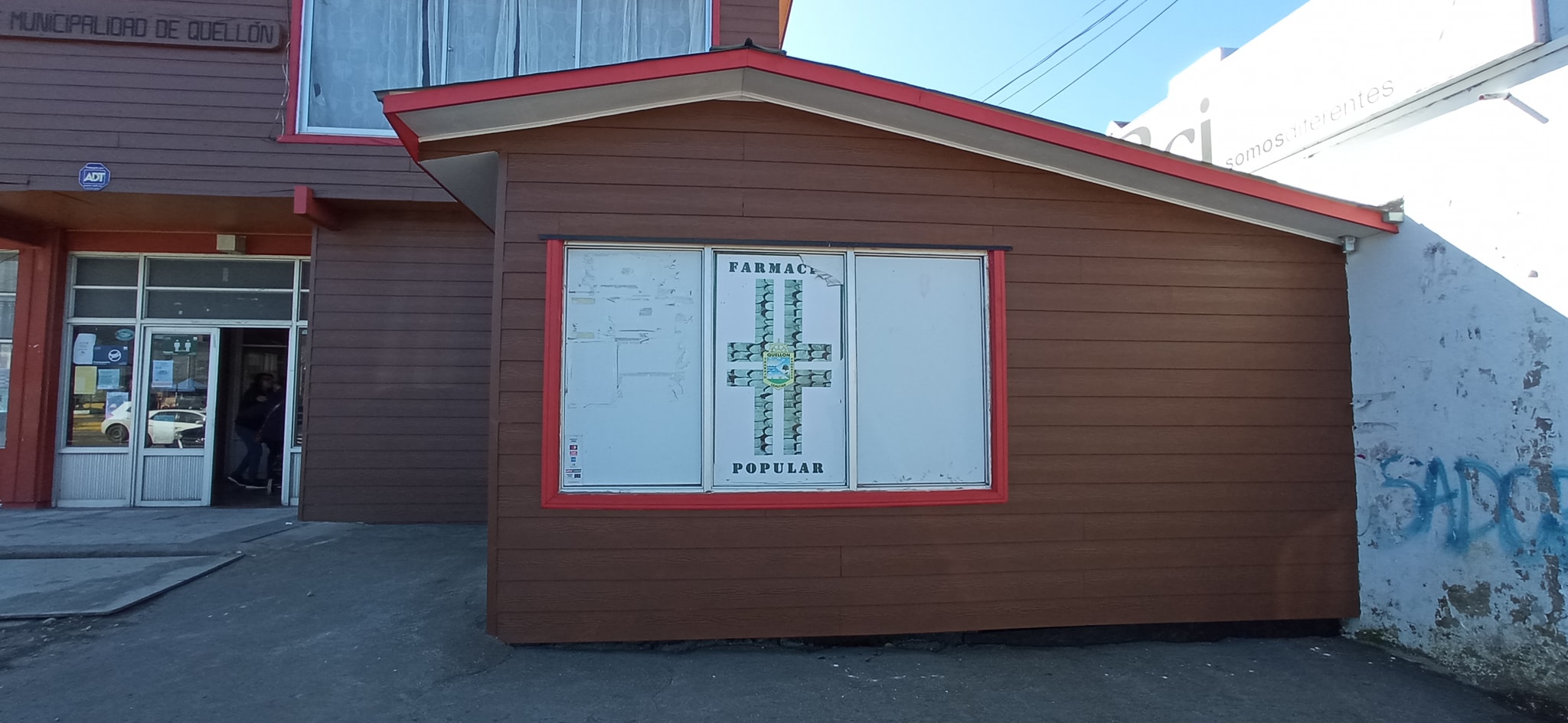 Lee más sobre el artículo En un 90% de avance en su construcción se encuentra la nueva Farmacia Municipal de Quellón.