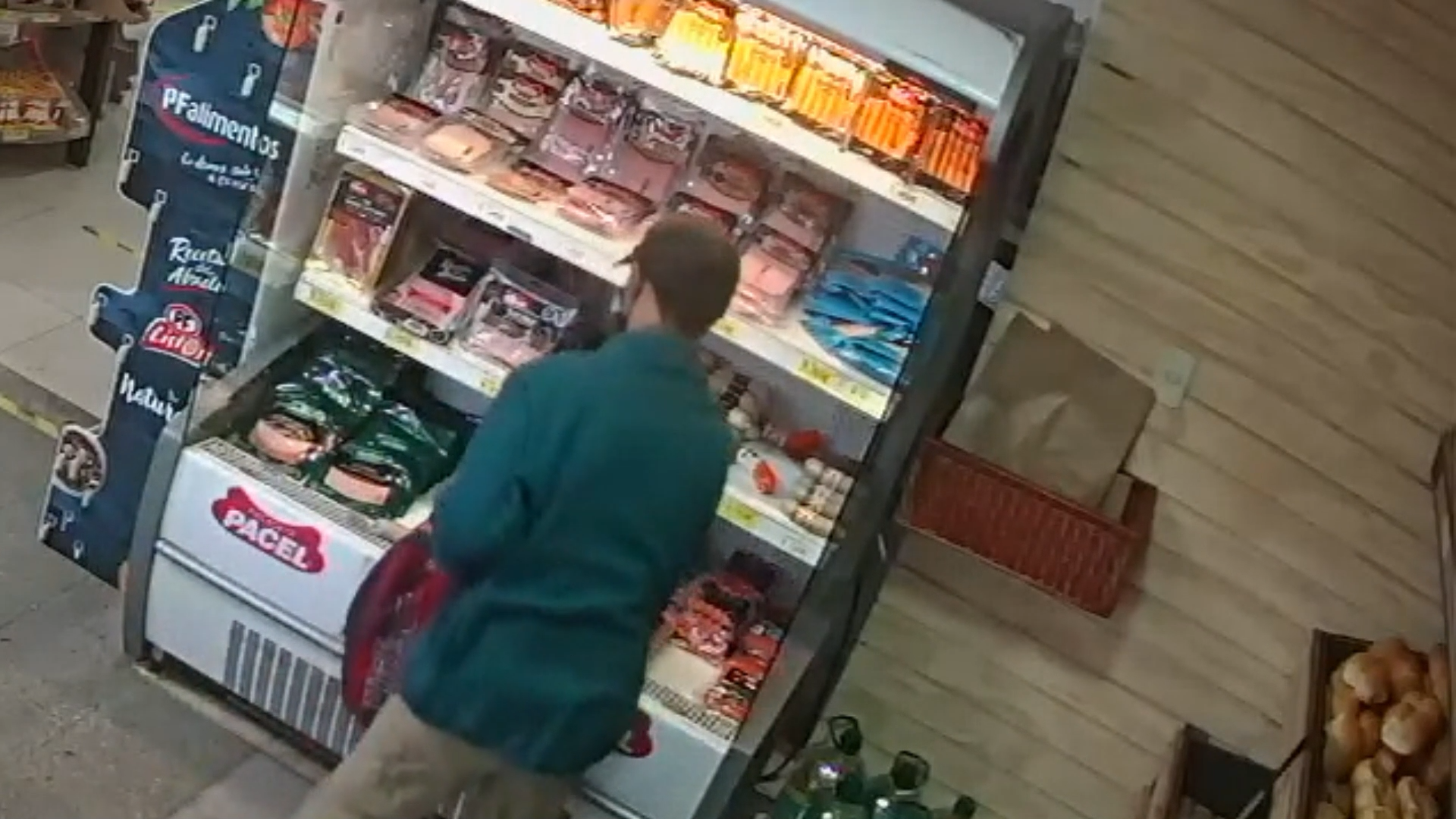 Lee más sobre el artículo 10 a 15 robos diarios, es la cifra delictual que afecta al supermercado MIRAMARK en el centro de Castro.