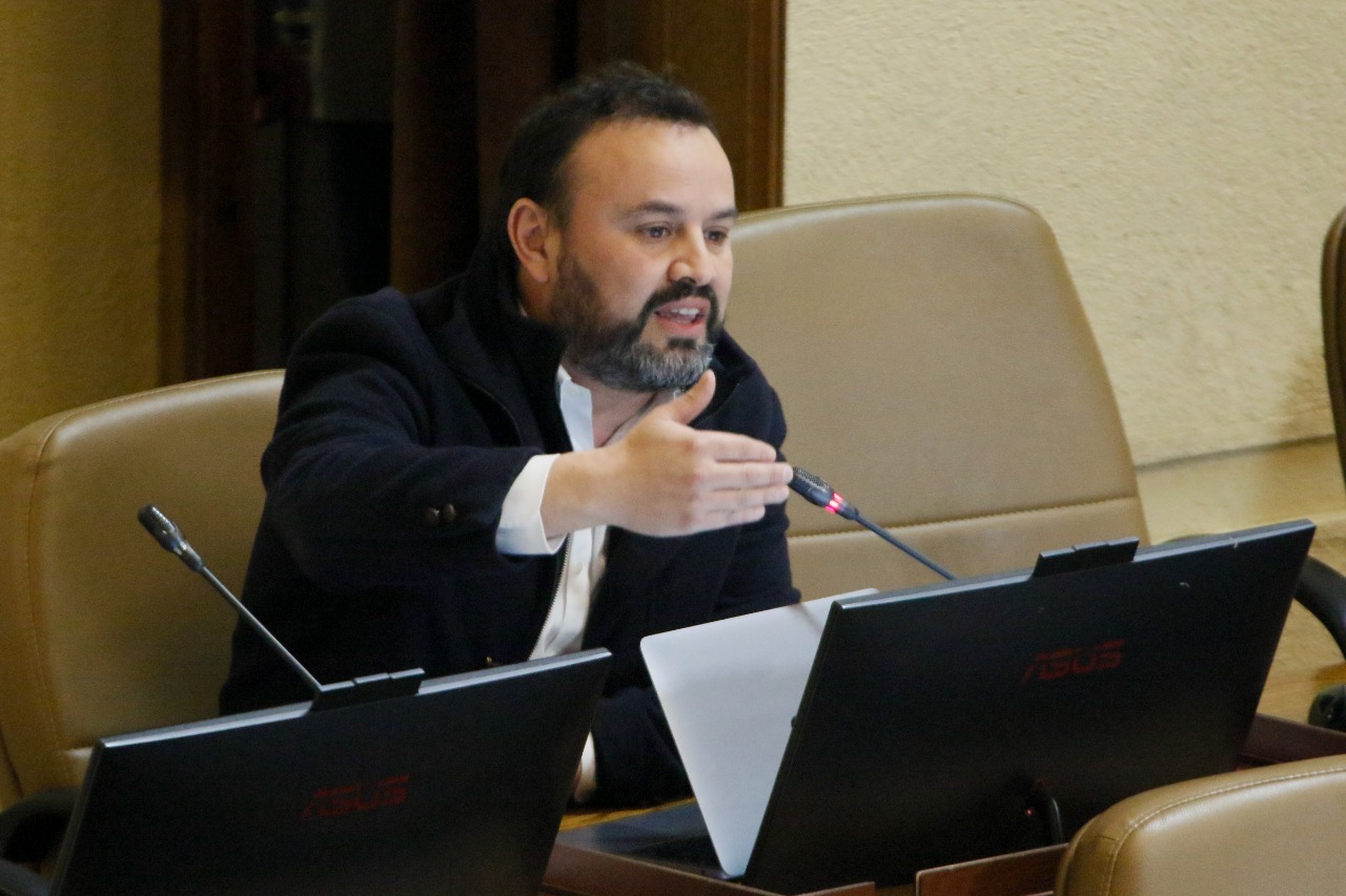 Lee más sobre el artículo Bernales presenta proyecto que establece rebaja del impuesto específico a combustibles para zonas extremas