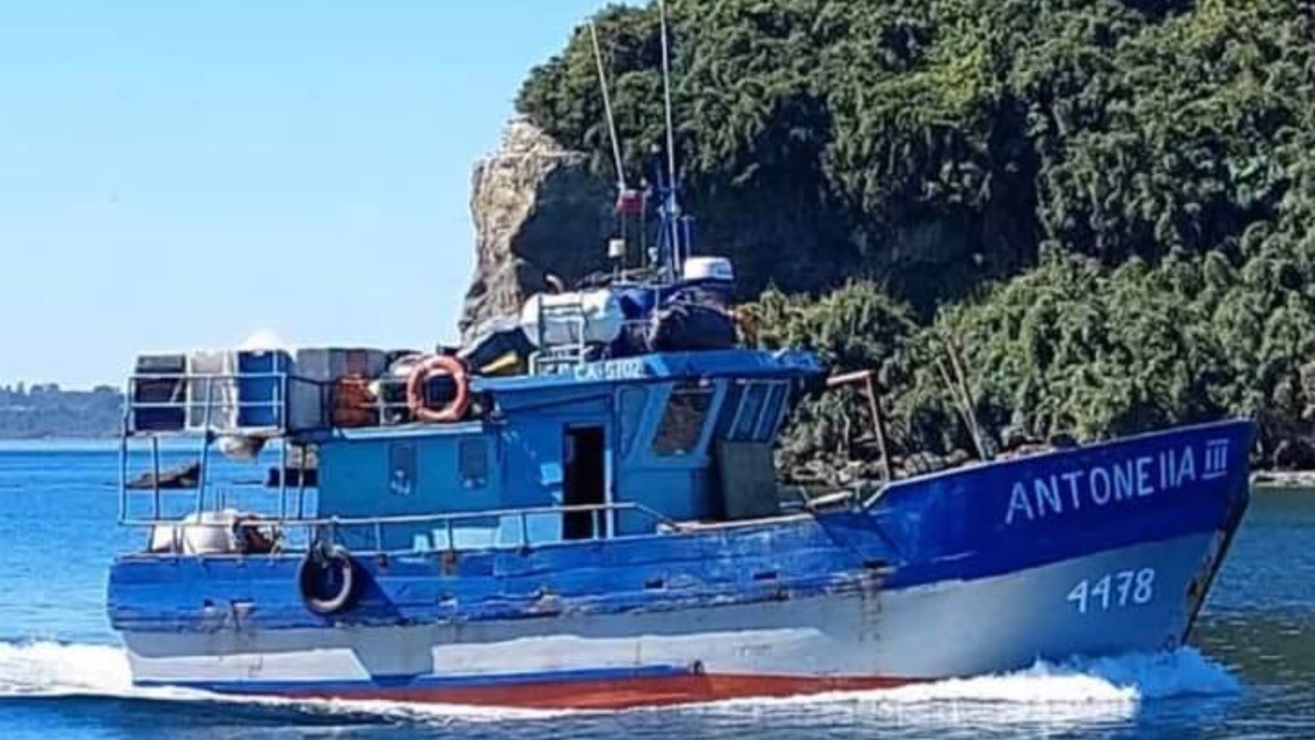 Lee más sobre el artículo Logran comunicación con tripulación de lancha extraviada al oeste de Chiloe