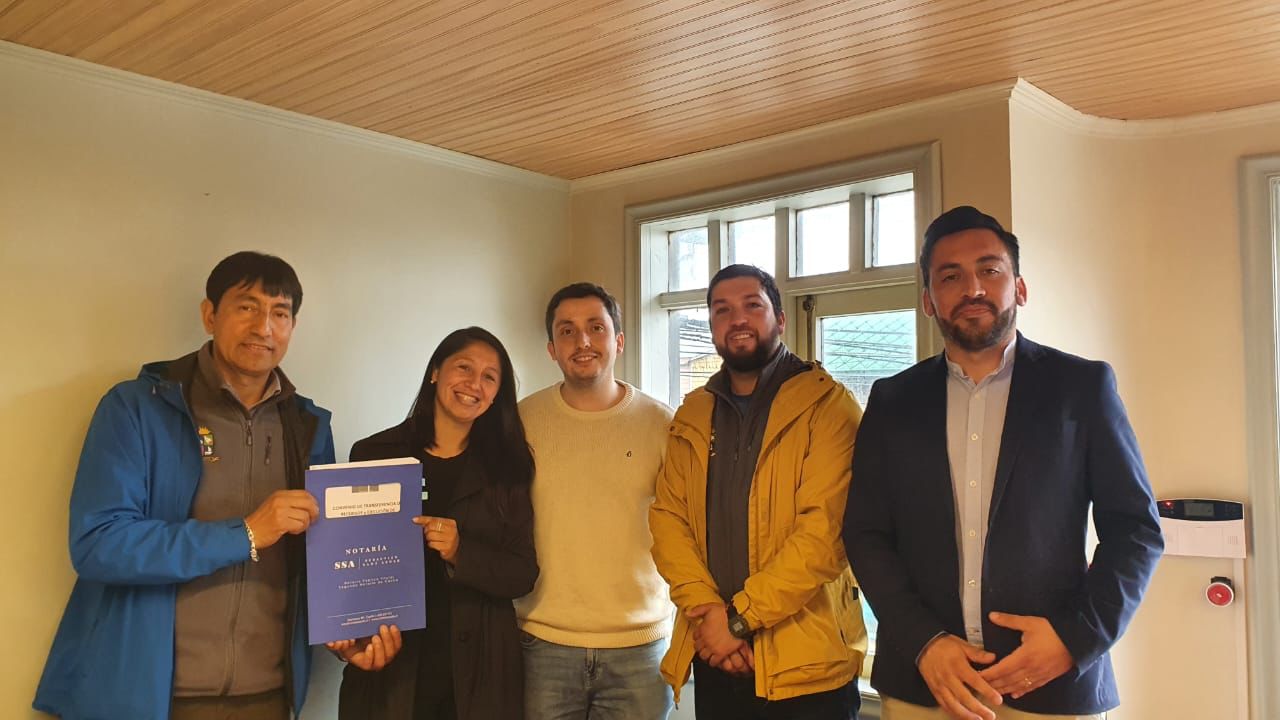 Lee más sobre el artículo Firman convenio por más de $500 millones para la conservación de la cancha sintética del Estadio Municipal de Dalcahue