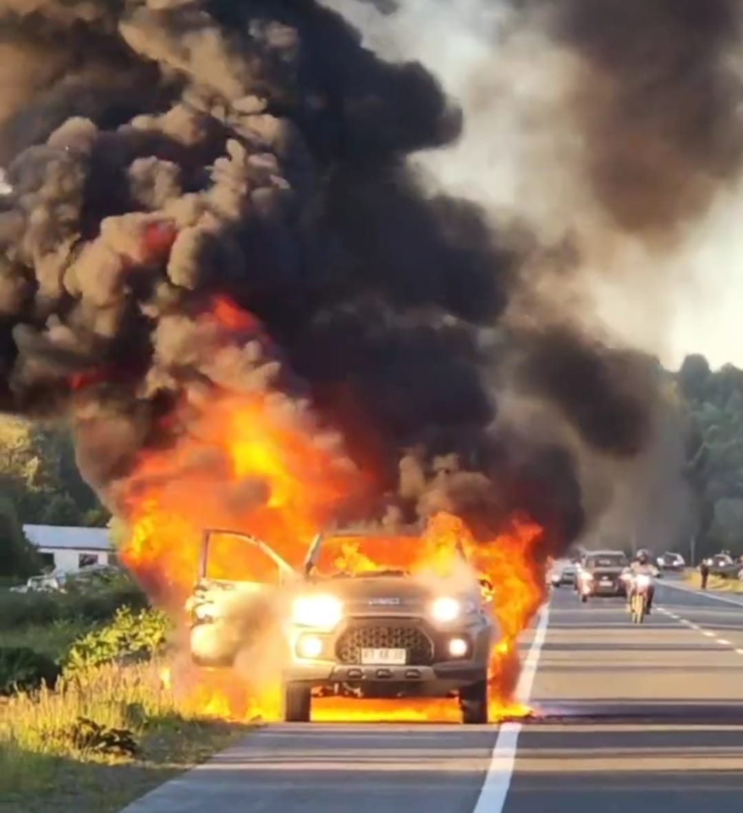 Lee más sobre el artículo Incendio destruyó un vehículo en ruta 5 sector San Juan de Chadmo.