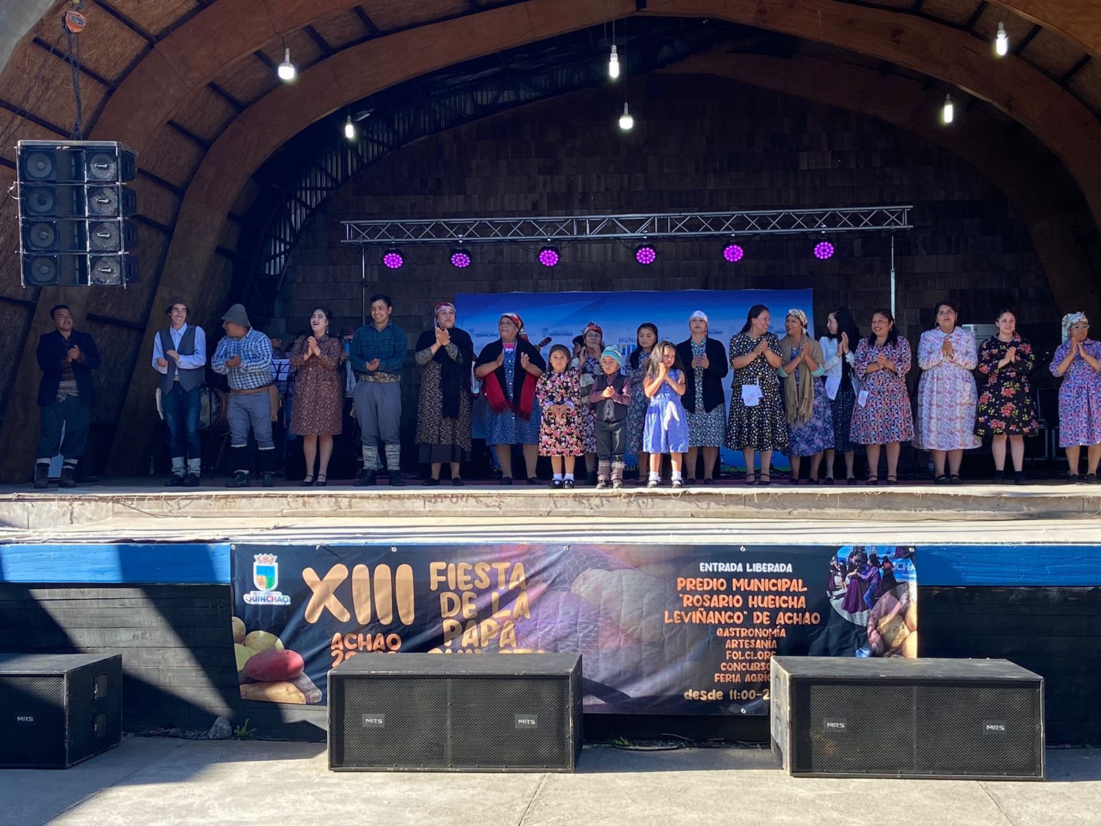 Lee más sobre el artículo Multitudinaria participación marcó la XIII versión de la Fiesta de la Papa Chilota en Achao.