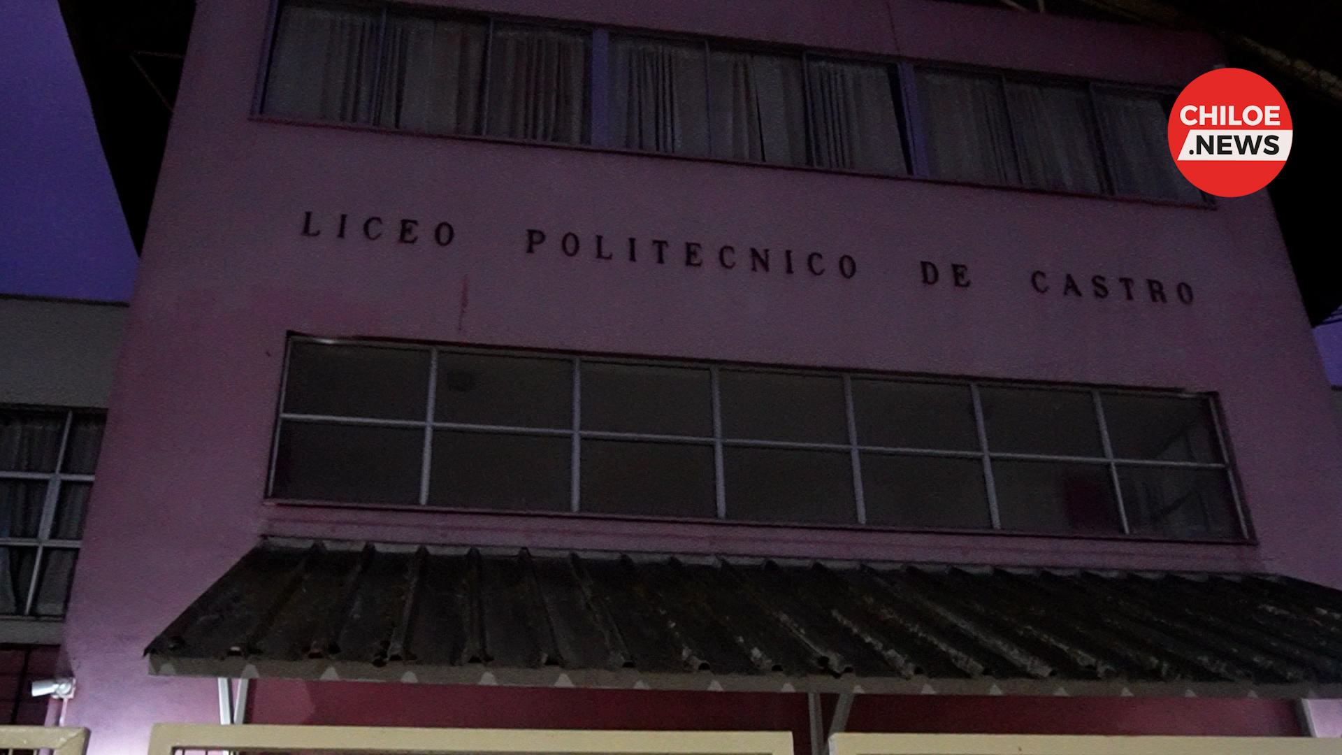 Lee más sobre el artículo Desesperación y angustia por un cupo de matrícula en el Liceo Politécnico de Castro