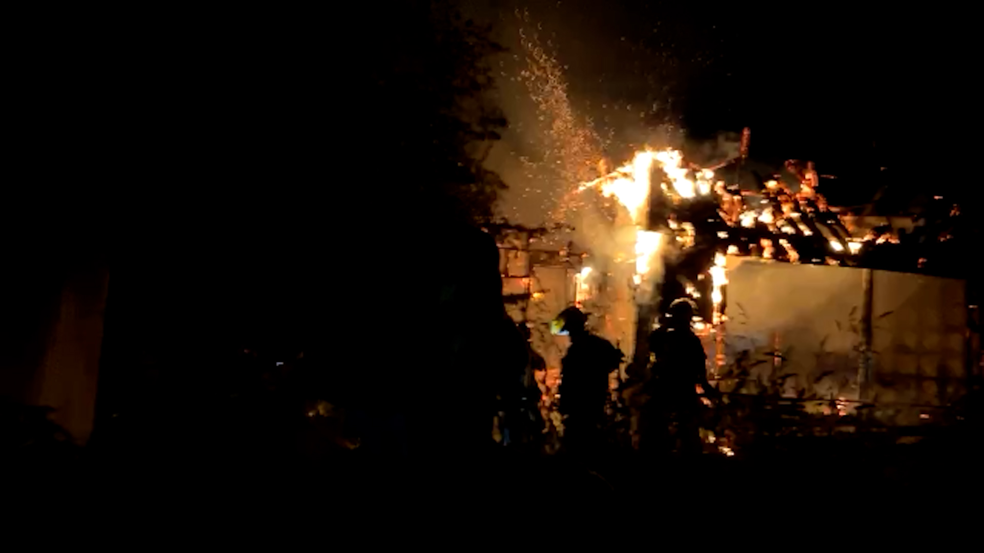 Lee más sobre el artículo Incendio destruye vivienda en sector alto de Castro