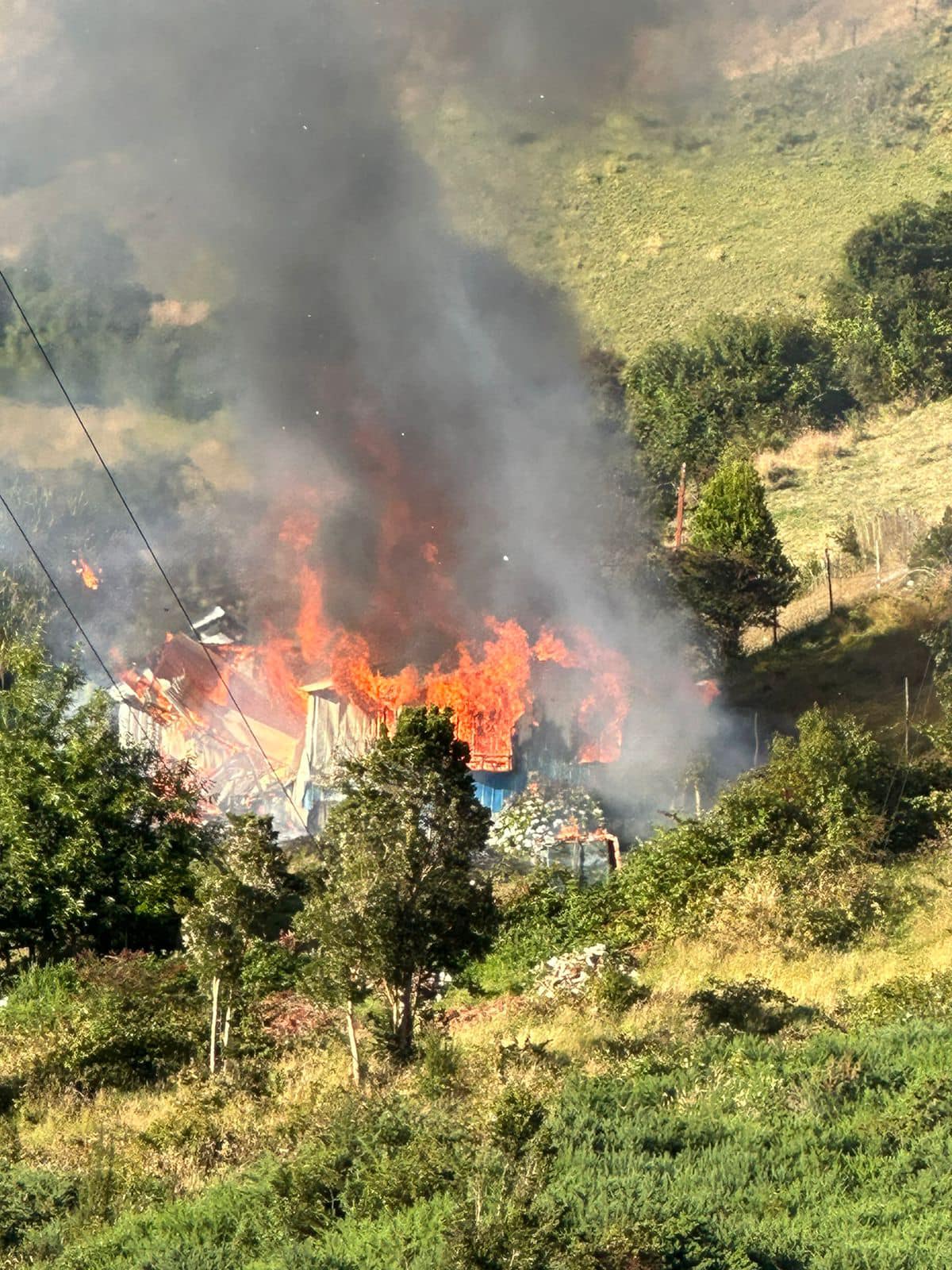 Lee más sobre el artículo Incendio destruyó vivienda en sector Puacura