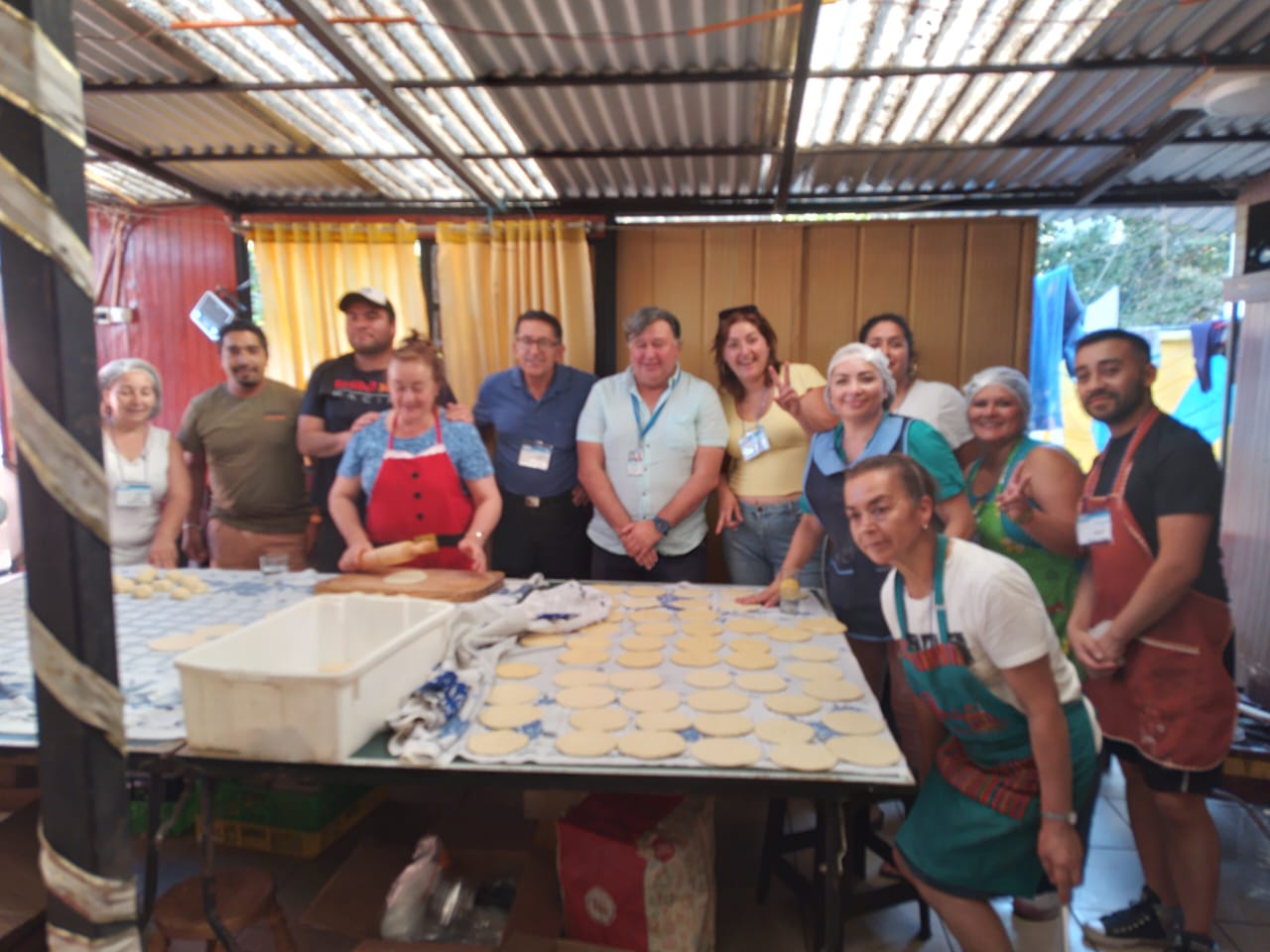 Lee más sobre el artículo Quellón envía ayuda a la zona de catástrofe por incendios forestales: Alcalde Ojeda llegó a varias comunas de las regiones de Ñuble y Bio Bio en una gira solidaria.