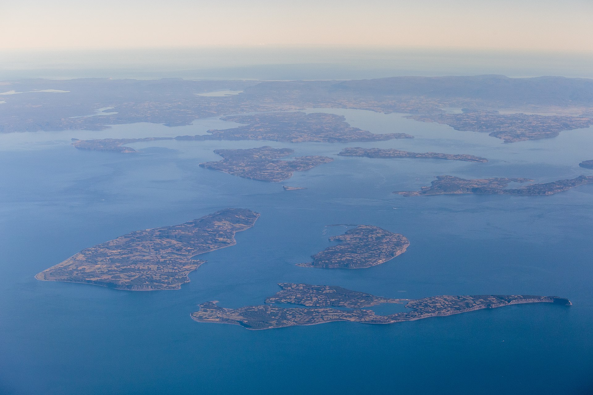 Lee más sobre el artículo Fatal accidente en Isla Apiao: conductor de cuatrimoto pierde la vida en volcamiento