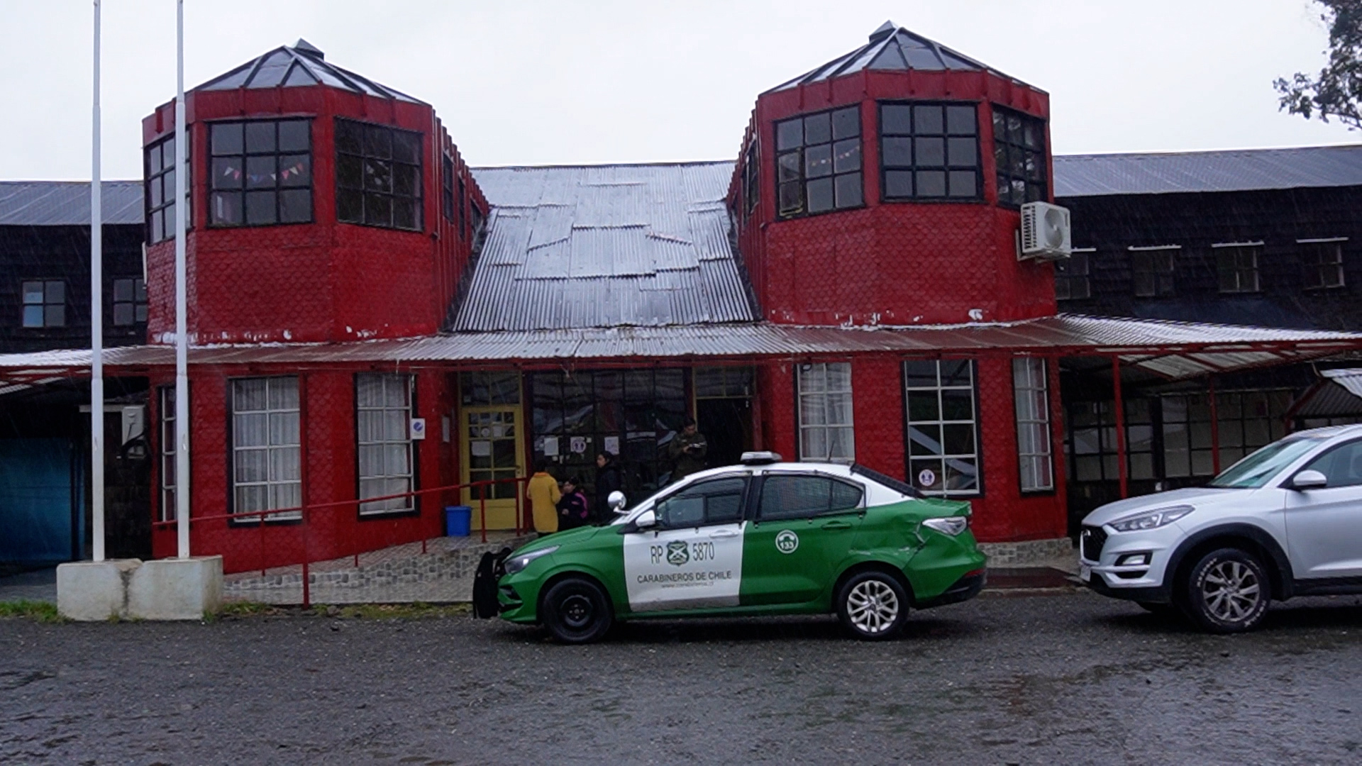 Lee más sobre el artículo Capturan a dos delincuentes en robo a Liceo de la Cultura: Los sujetos habrían estado durmiendo.