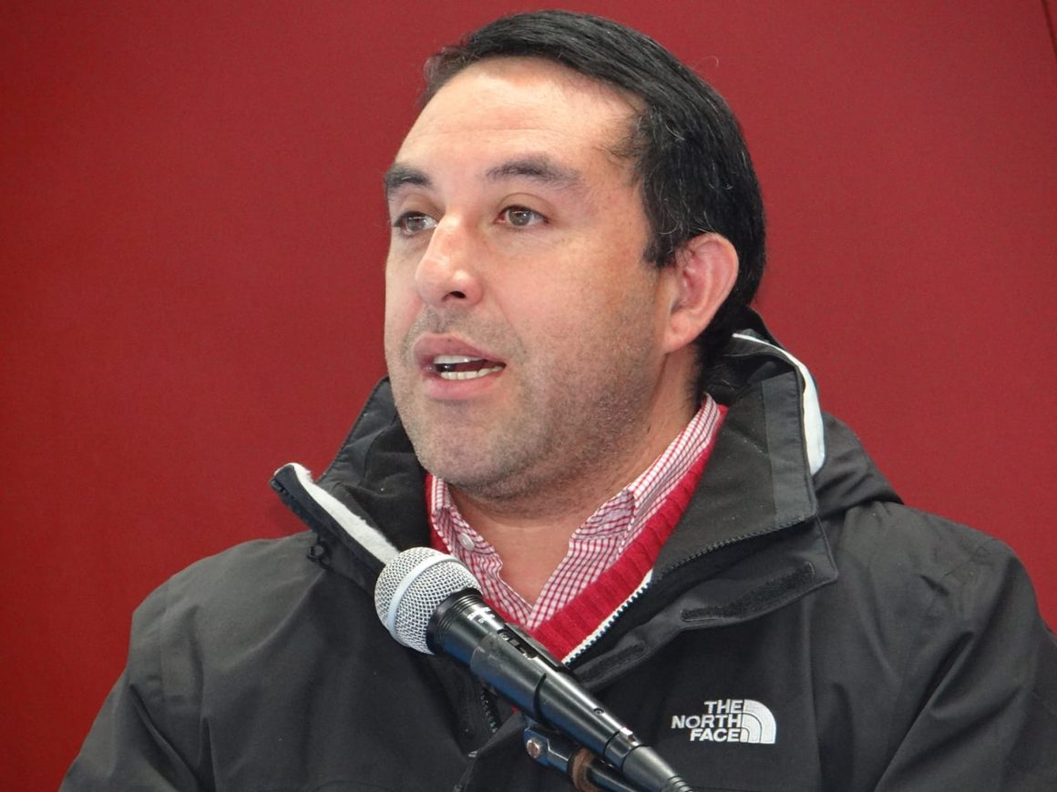 Lee más sobre el artículo Marcos Vargas anuncia nuevo viaje de Alcaldes de Chiloé a Santiago por crisis de Corporaciones Municipales