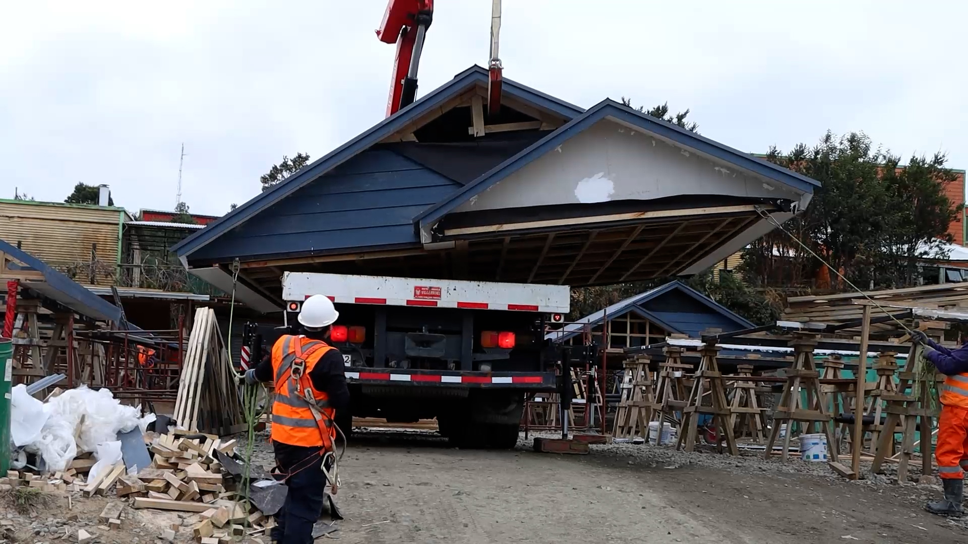 Lee más sobre el artículo Con sistema semi industrializado avanza la construcción de 440 viviendas en Castro