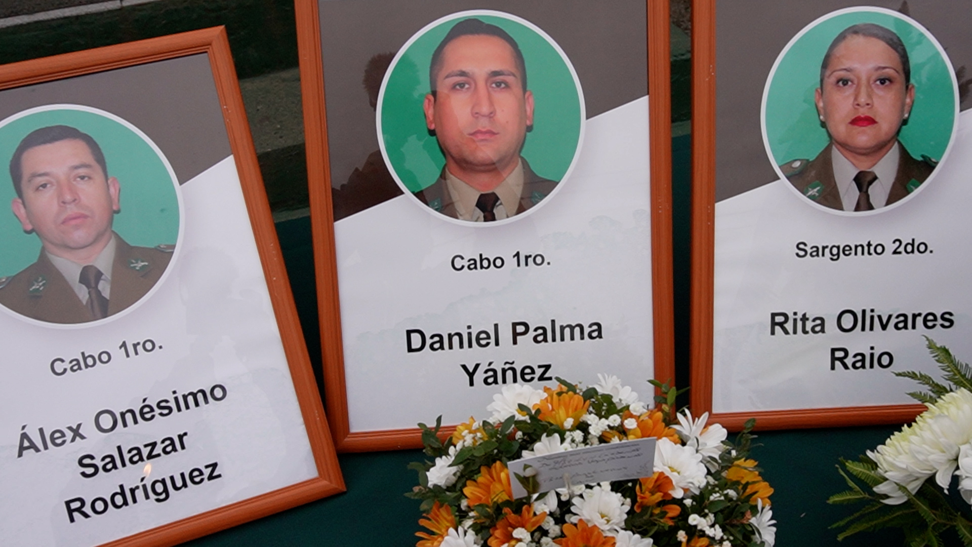 Lee más sobre el artículo Ciudadanos y Carabineros realizaron emotiva velatón en memoria del Cabo Daniel Palma.