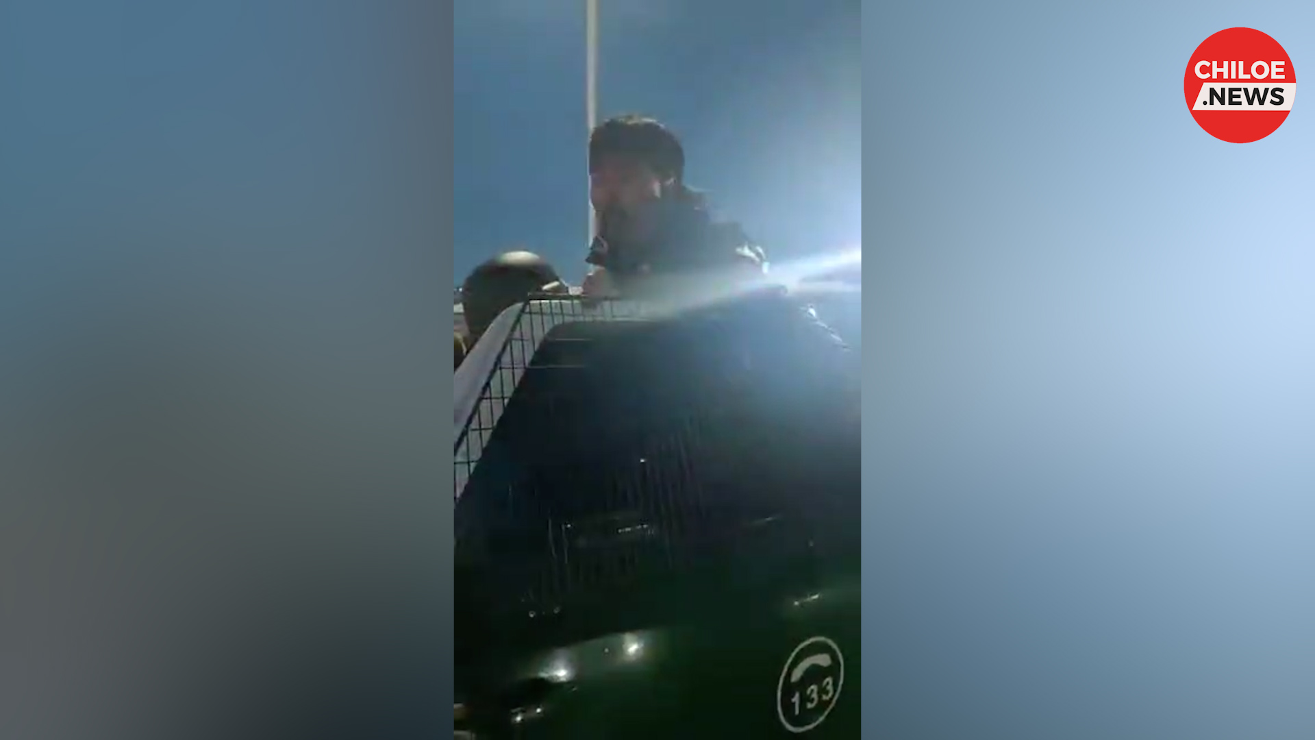 Lee más sobre el artículo Detienen a Consejero Regional Andrés Ojeda en medio de manifestación que mantenía cerrado el paso de vehículos en rampa del Canal de Chacao.