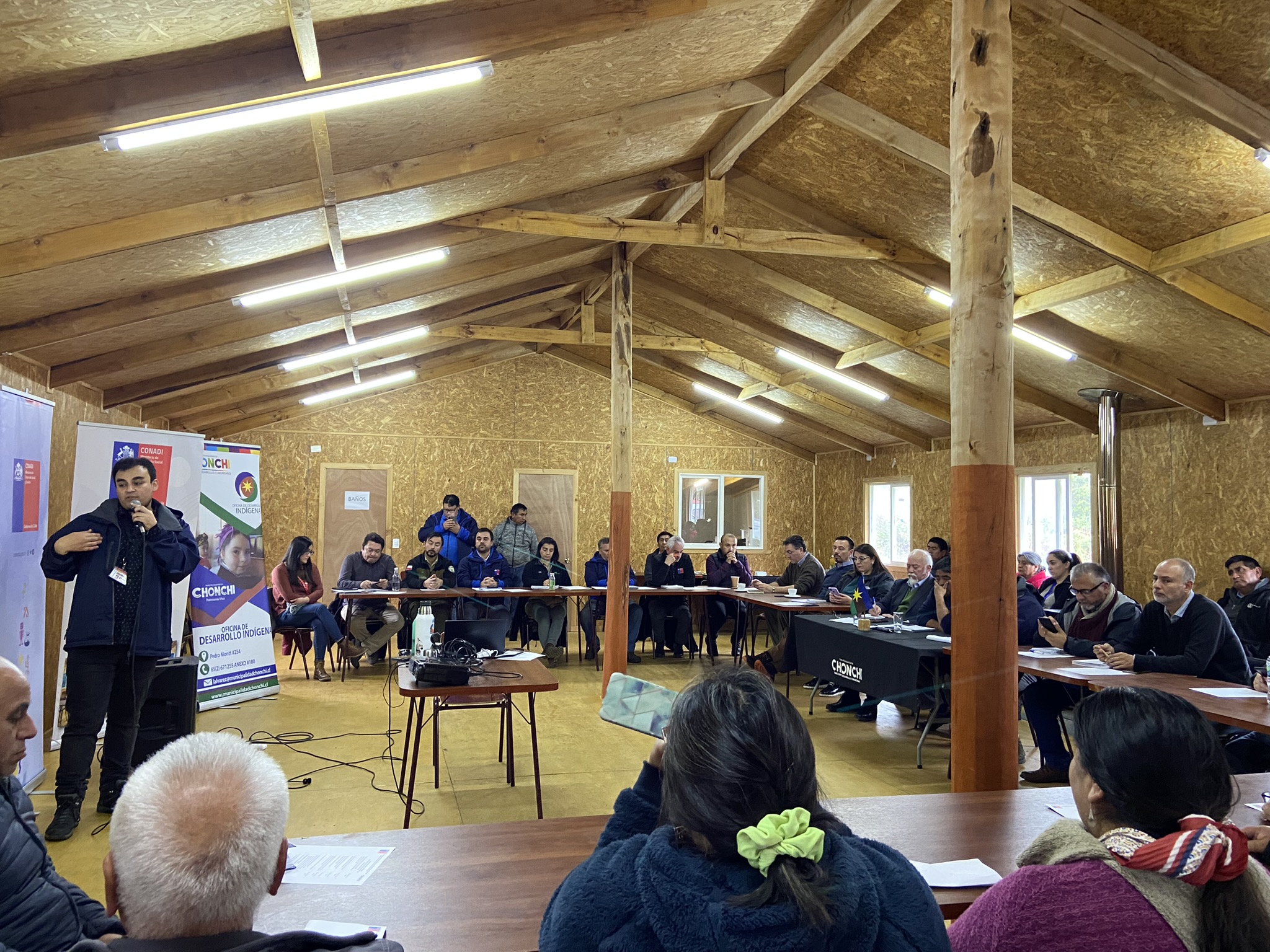 Lee más sobre el artículo Con un dialogo sincero entre comunidades indígenas y servicios públicos se llevó a cabo el Primer Encuentro de la Mesa Territorial de Trabajo Cuenca del Lago Huillinco y Cucao