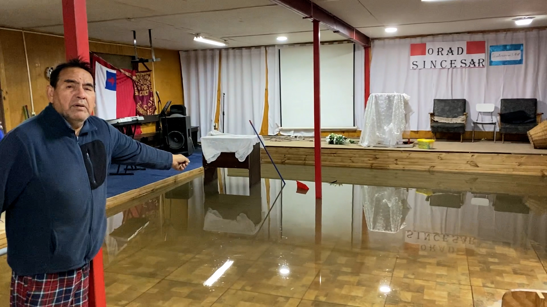 Lee más sobre el artículo Anegamiento causó estragos en viviendas de vecinos del sector cercano al Cementerio Municipal