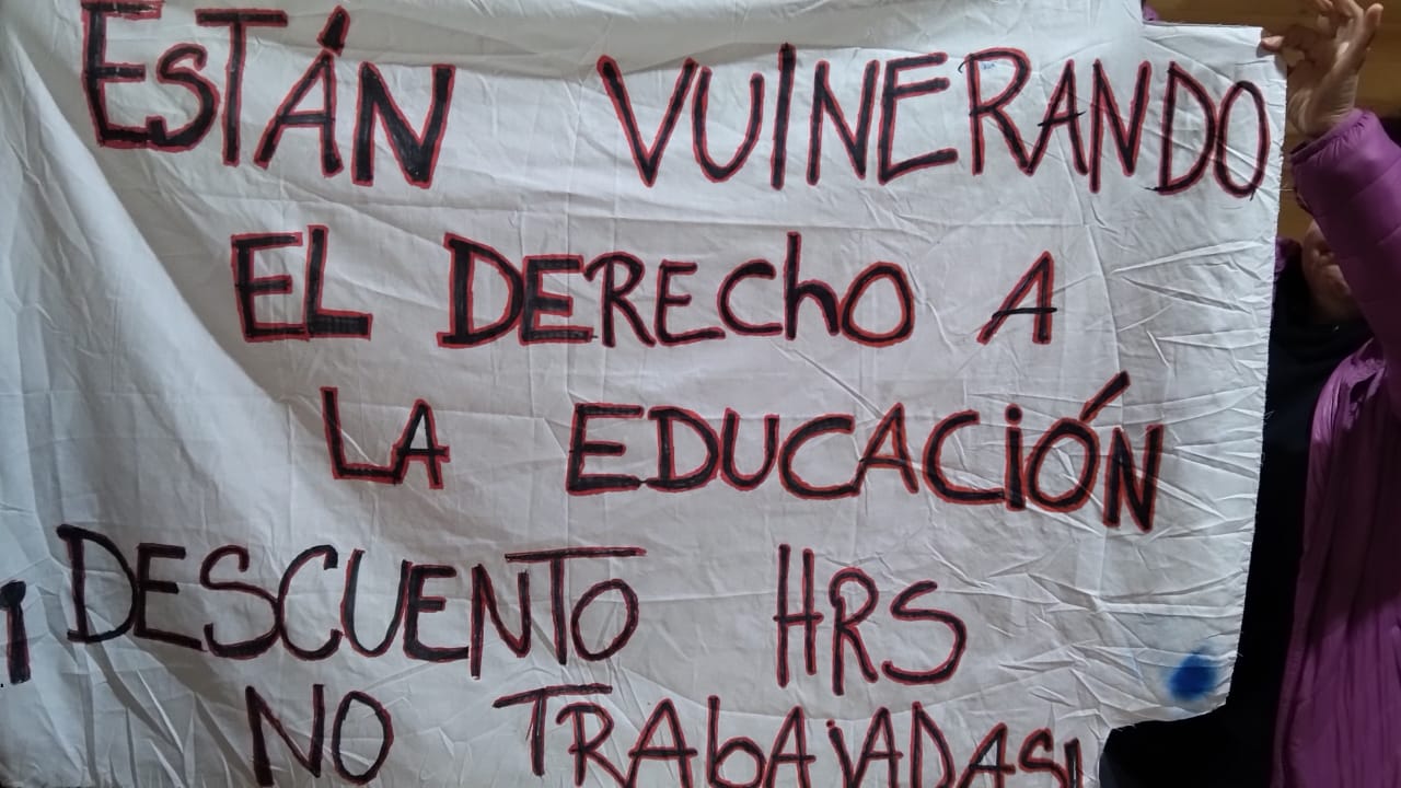 Lee más sobre el artículo Apoderados realizan manifestación a las afueras de escuela Pedro Velásquez Bontes