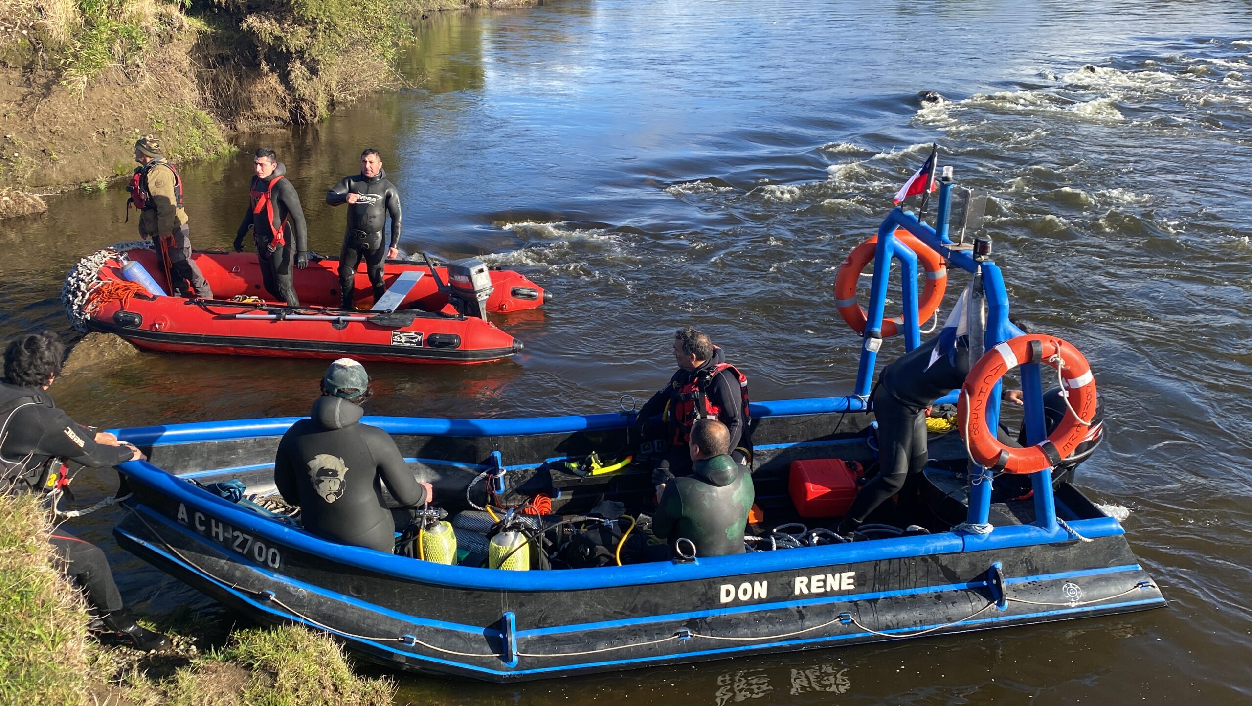 Lee más sobre el artículo Carabineros asegura que labores de búsqueda de Héctor Omar Arroez, desaparecido en rio Carihueico, se prolongará al menos durante toda esta semana