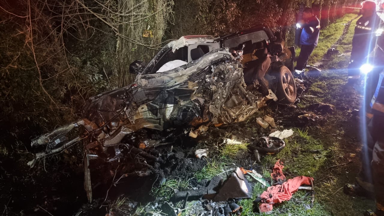 Lee más sobre el artículo Trágico accidente en Chonchi: una víctima fatal tras choque de vehículo a alta velocidad