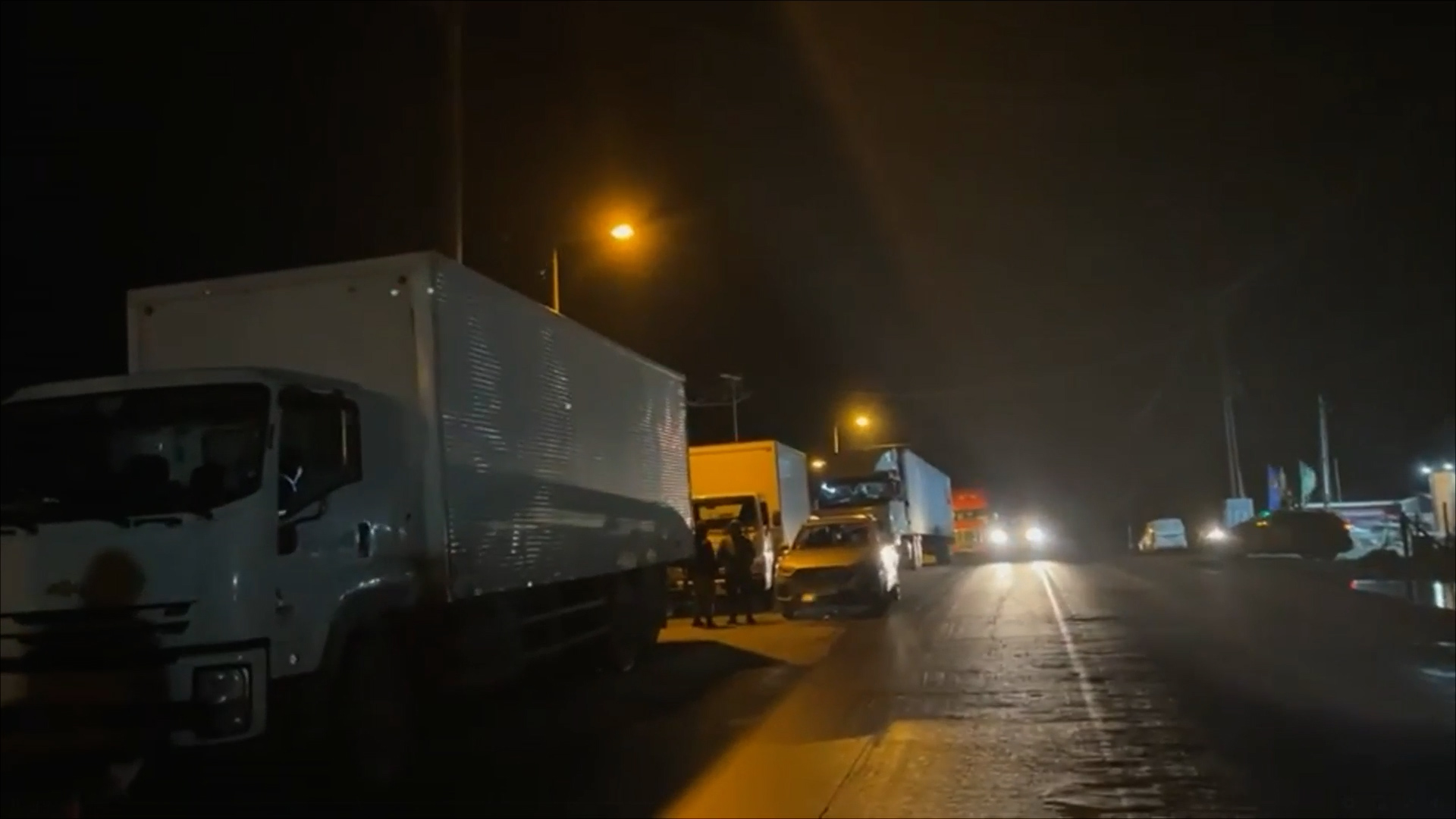 Lee más sobre el artículo Quiebre entre dirigentes y parte de las bases de la pesca artesanal mantiene cerrada la ruta a Quellón