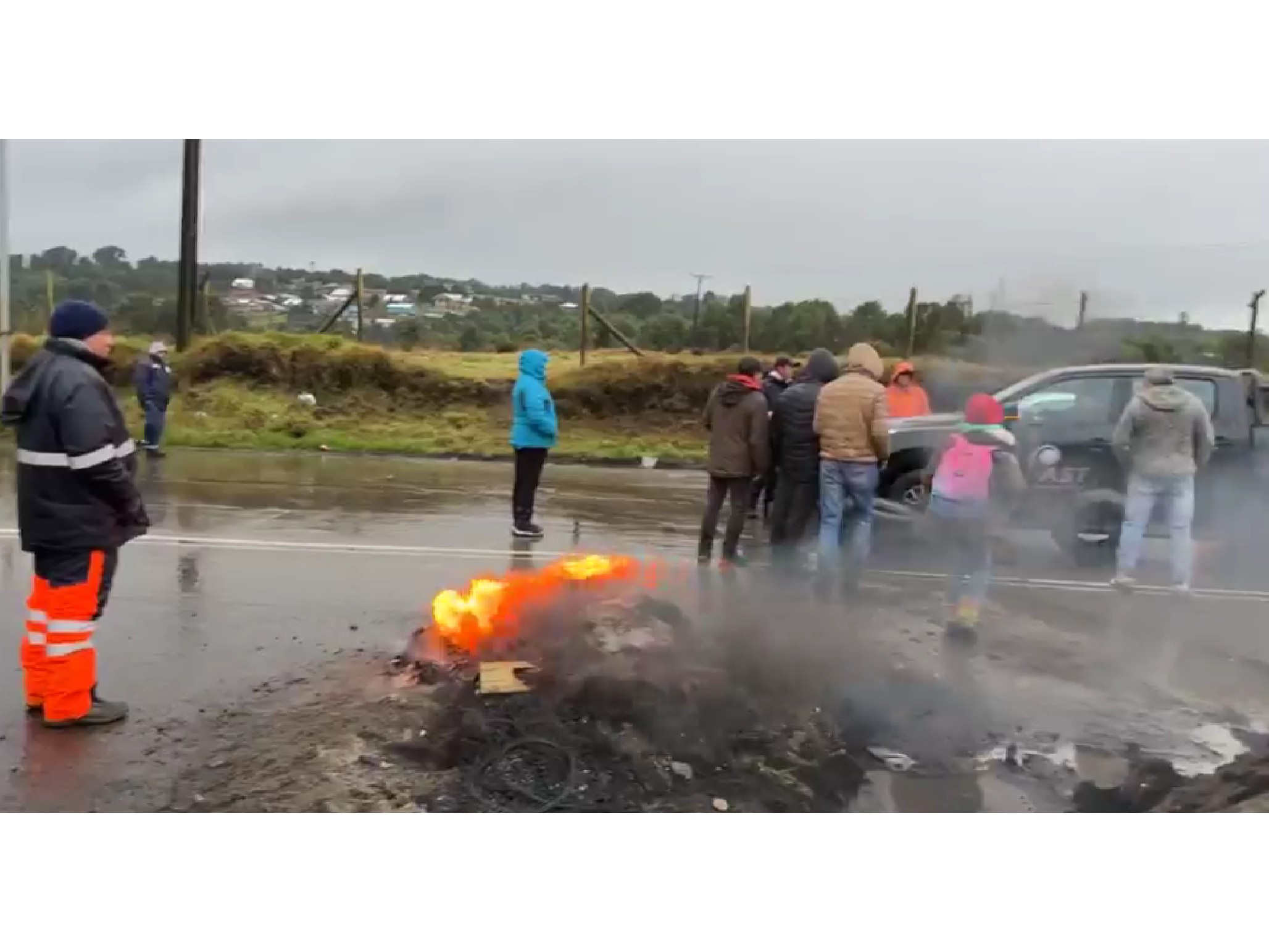 Lee más sobre el artículo Pescadores artesanales mantienen protesta en Quellón exigiendo cambios en la Ley de Pesca