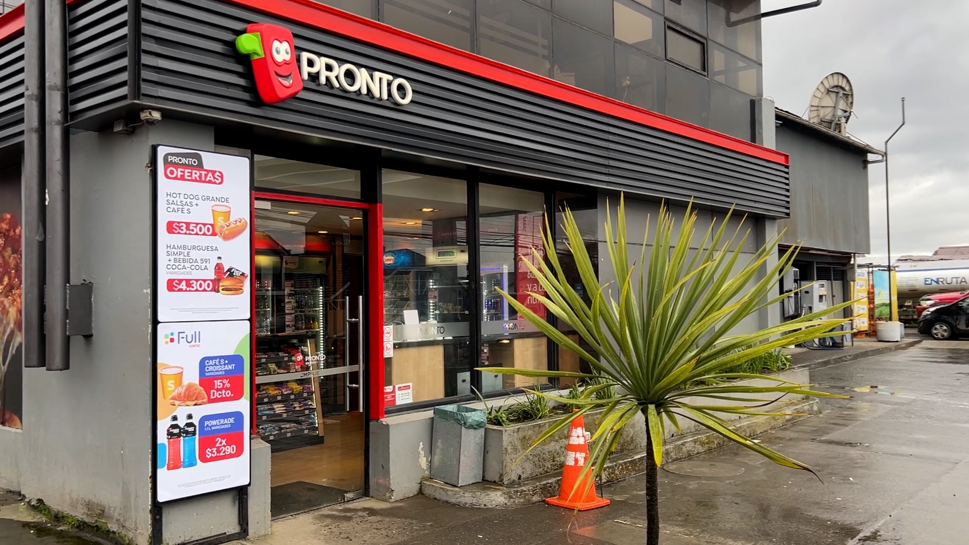 Lee más sobre el artículo Desconocidos roban caja registradora de local Pronto COPEC de calle Juan Ladrillero con Avenida La Paz