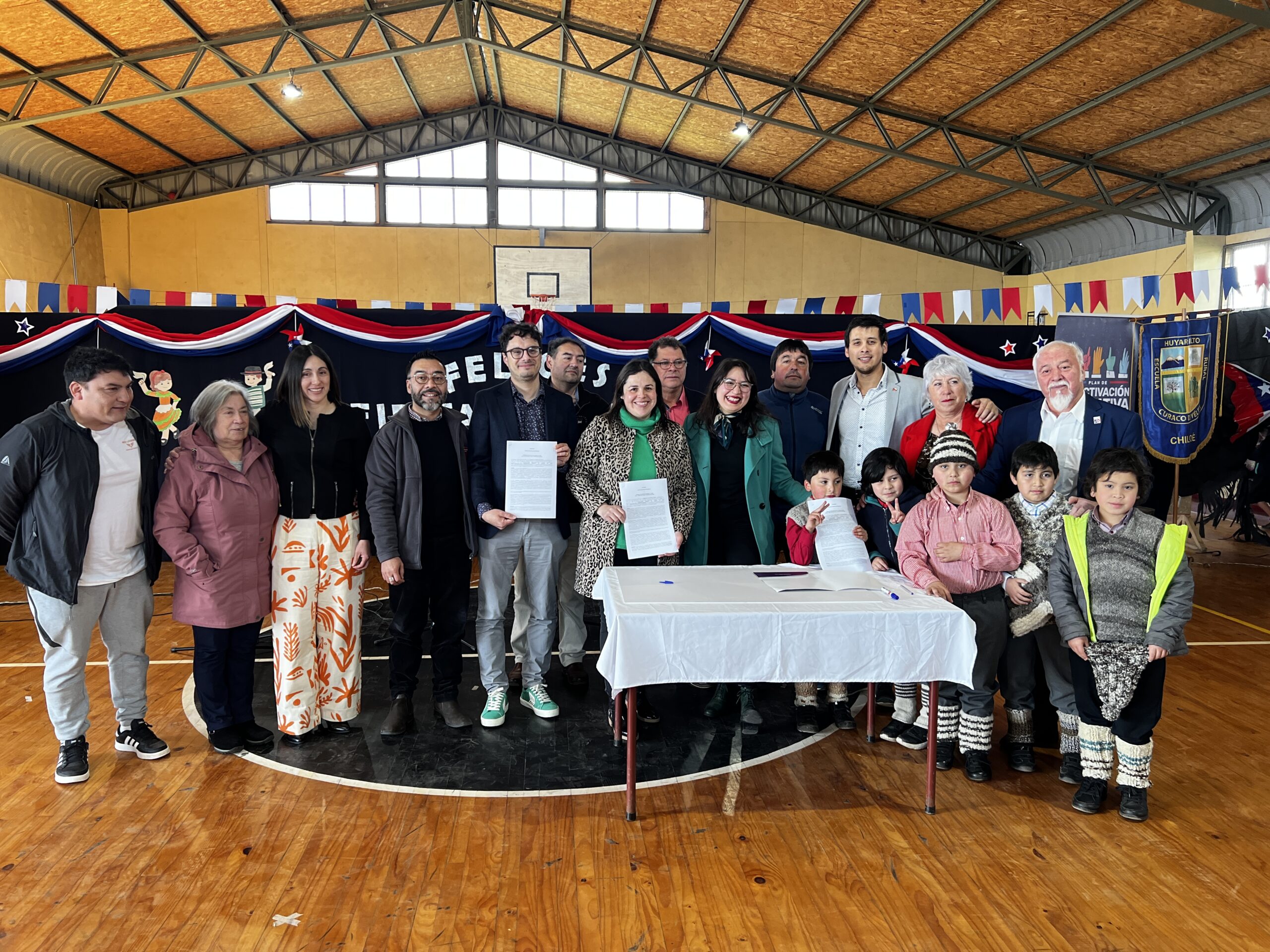 Lee más sobre el artículo Firman convenio por casi $450 millones para conservación de la escuela Huyar Alto