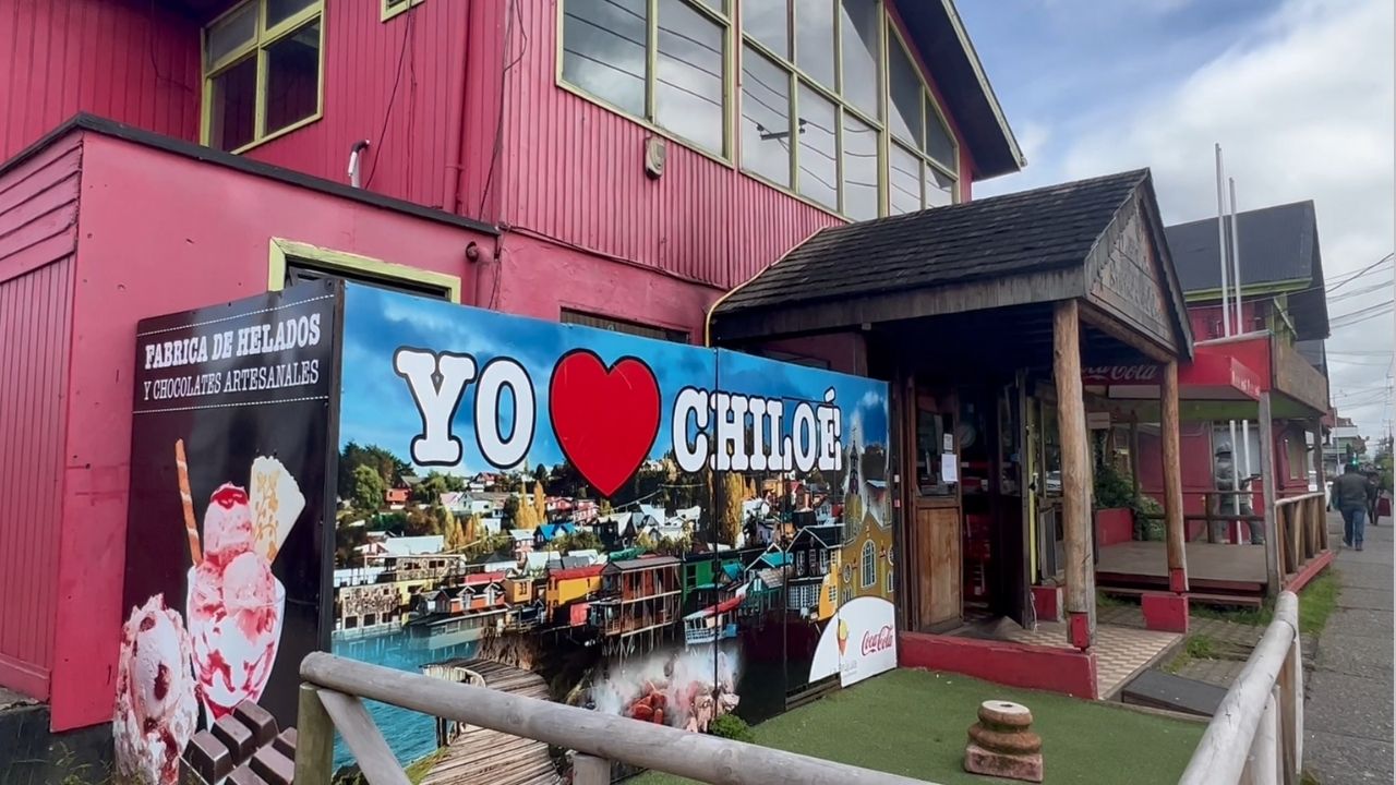 Lee más sobre el artículo Detienen a presunto implicado en robo de Café La Brújula: Sujeto es investigado por delitos similares en locales del centro