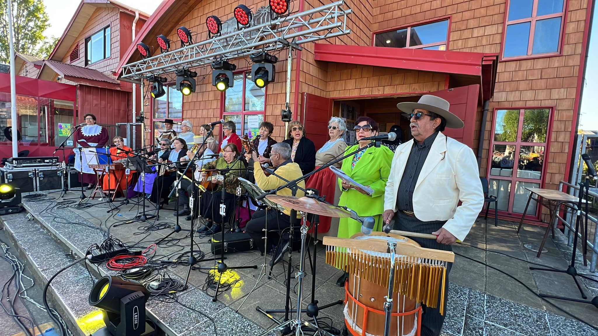 Lee más sobre el artículo Curaco de Vélez Celebra su Segundo Carnaval de la Mitología, Costumbres y Tradiciones de Chiloé