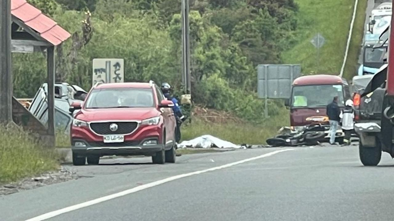 Lee más sobre el artículo Trágico Accidente en Ruta 5: Fallece Motociclista en Colisión Cerca de Cruce San Jorge, Comuna de Chonchi