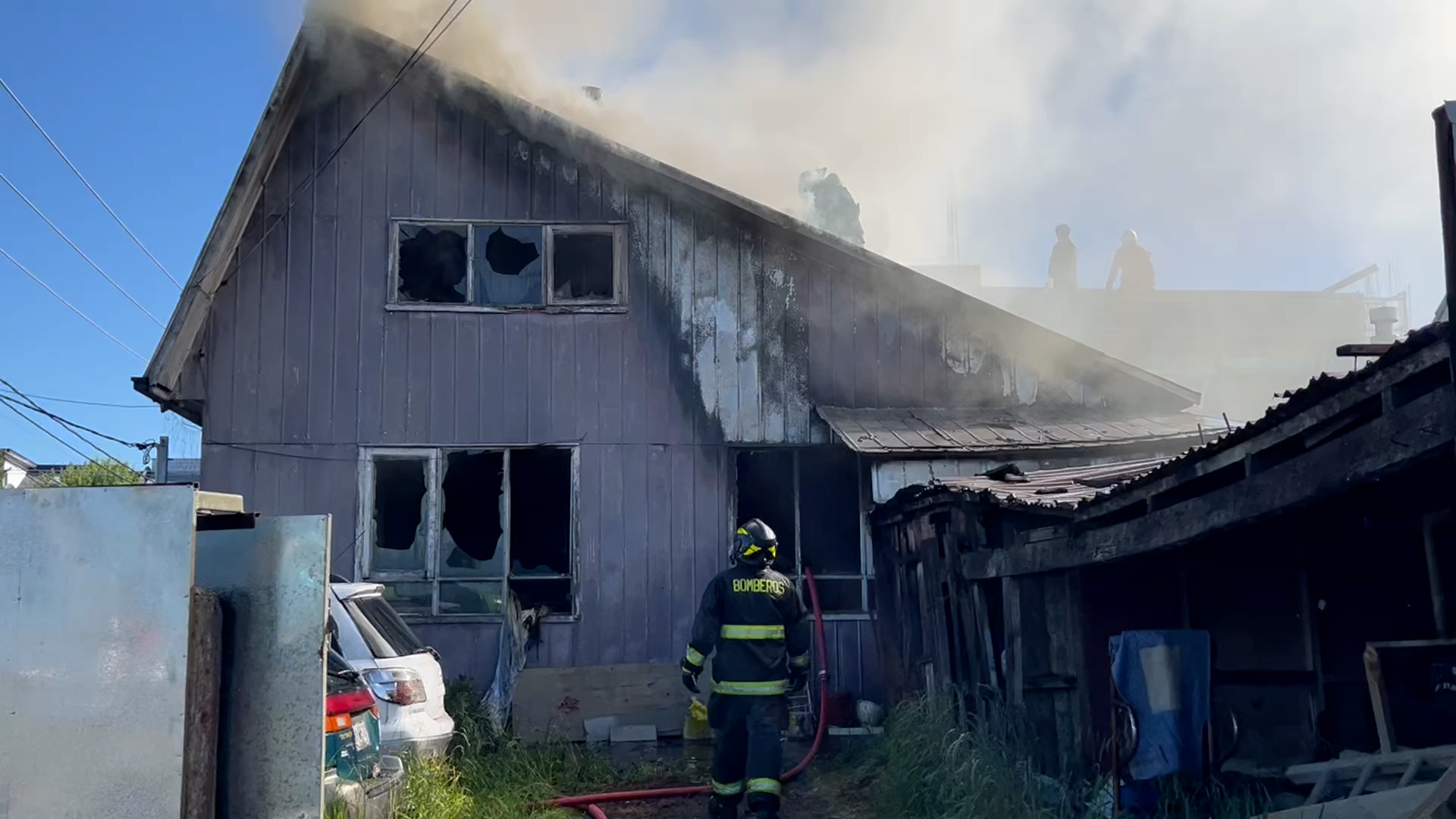Lee más sobre el artículo 80% de una vivienda destruida fue el saldo de un incendio ocurrido esta tarde en avenida Galvarino Riveros de Castro