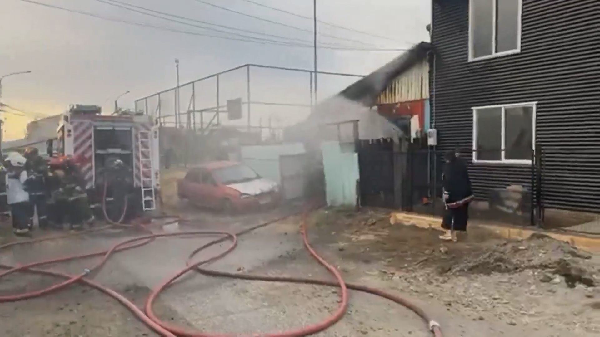 Lee más sobre el artículo Una persona muere en incendio de población Alonso de Ercilla, calle Nueva Galicia