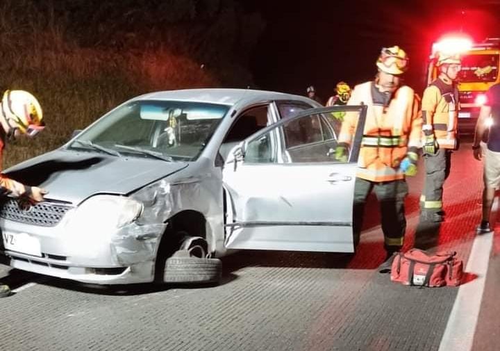 Lee más sobre el artículo Mujer protagoniza colisión y es posteriormente detenida por Carabineros debido a manejo bajo la influencia del alcohol